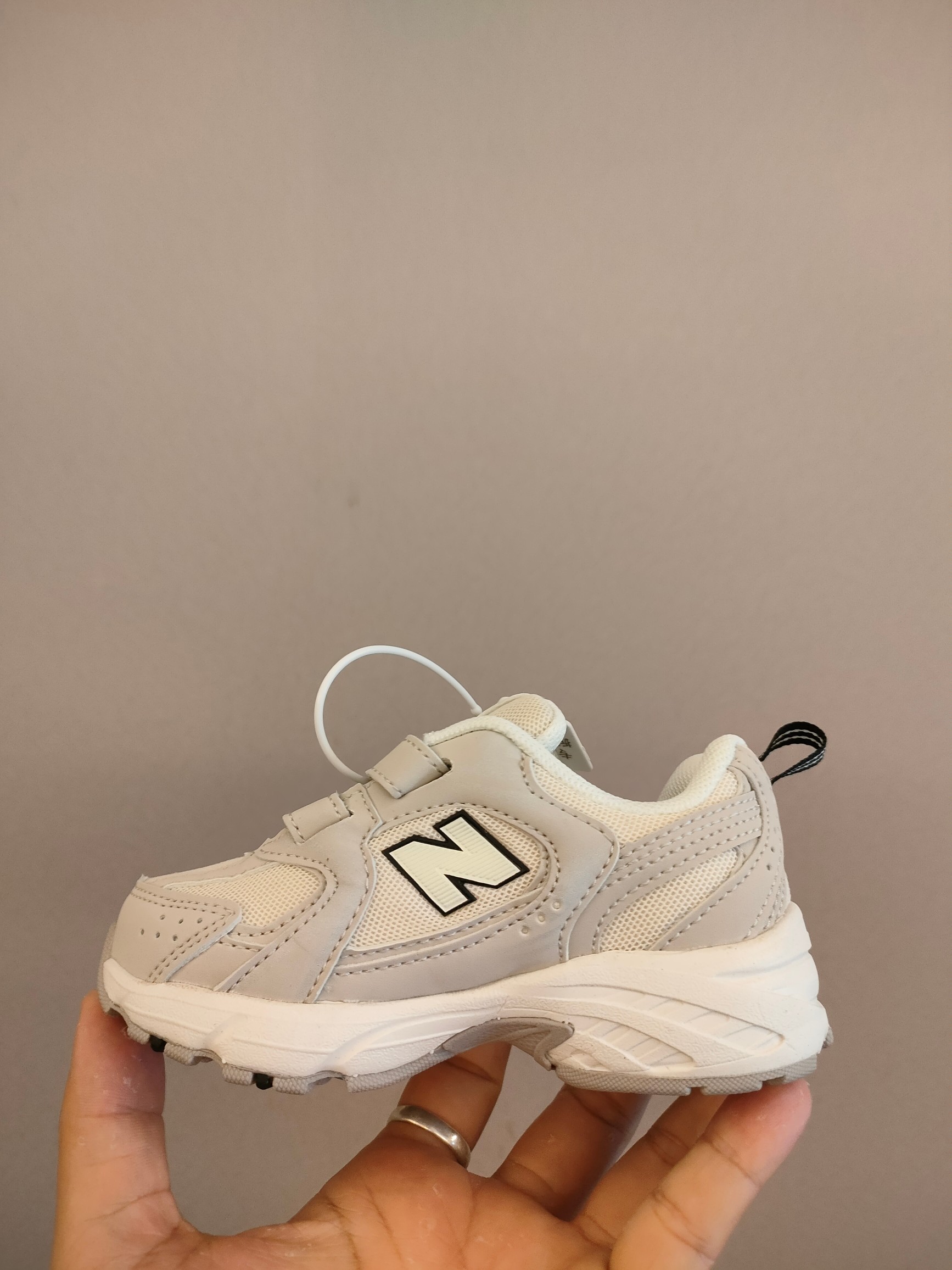 图片[5]-530魔术贴共10色 软材质+魔术贴+防臭海波丽鞋店 尺码26-37 带来经典系列 经典的530系列！该系列传承了品牌的诸多优点，大胆创新！堪称经典系列里的经典，也是最为热门的系列！时隔一年，再次带来的童鞋，必属重磅～-选品中心