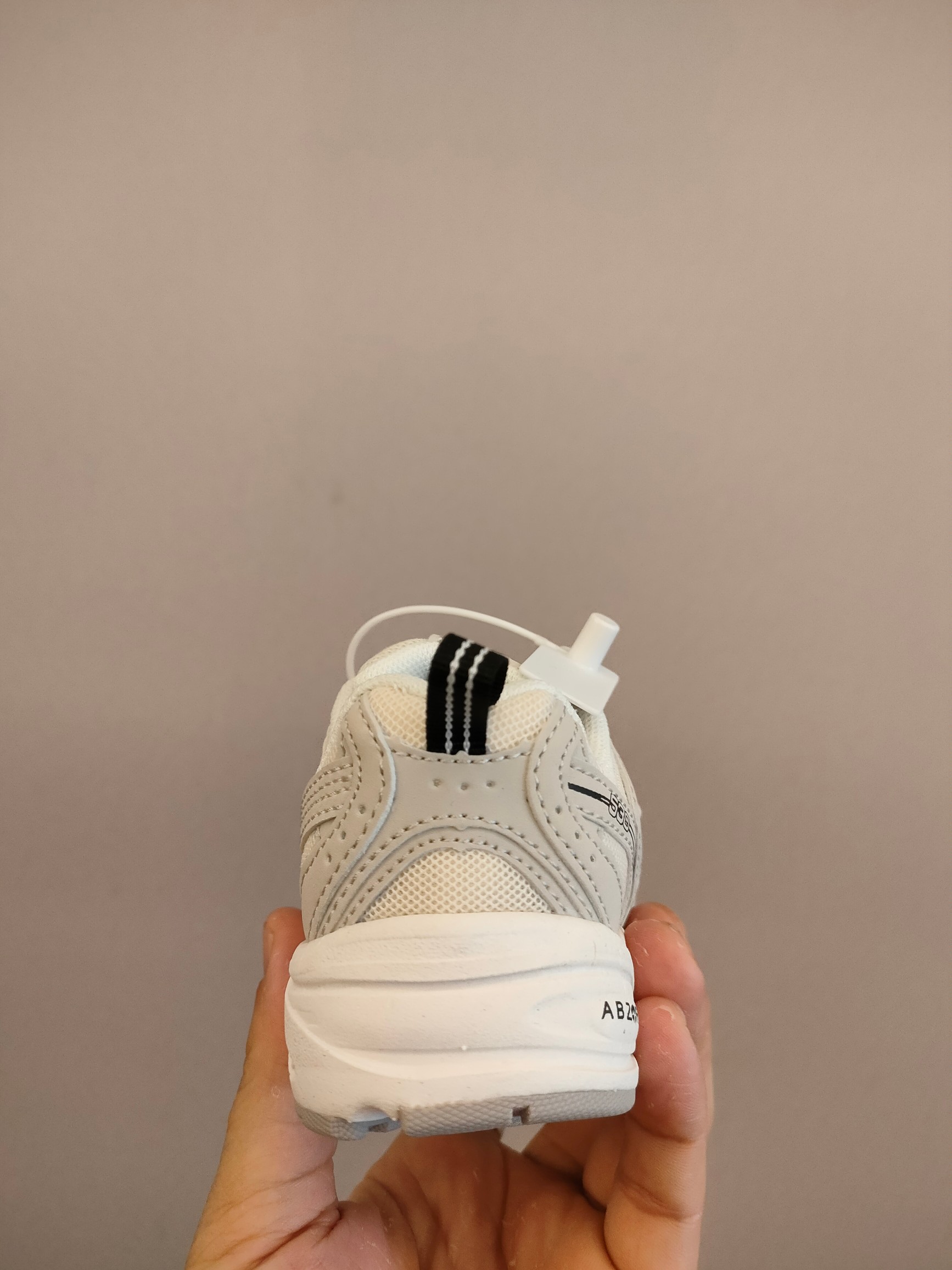 图片[6]-530魔术贴共10色 软材质+魔术贴+防臭海波丽鞋店 尺码26-37 带来经典系列 经典的530系列！该系列传承了品牌的诸多优点，大胆创新！堪称经典系列里的经典，也是最为热门的系列！时隔一年，再次带来的童鞋，必属重磅～-选品中心