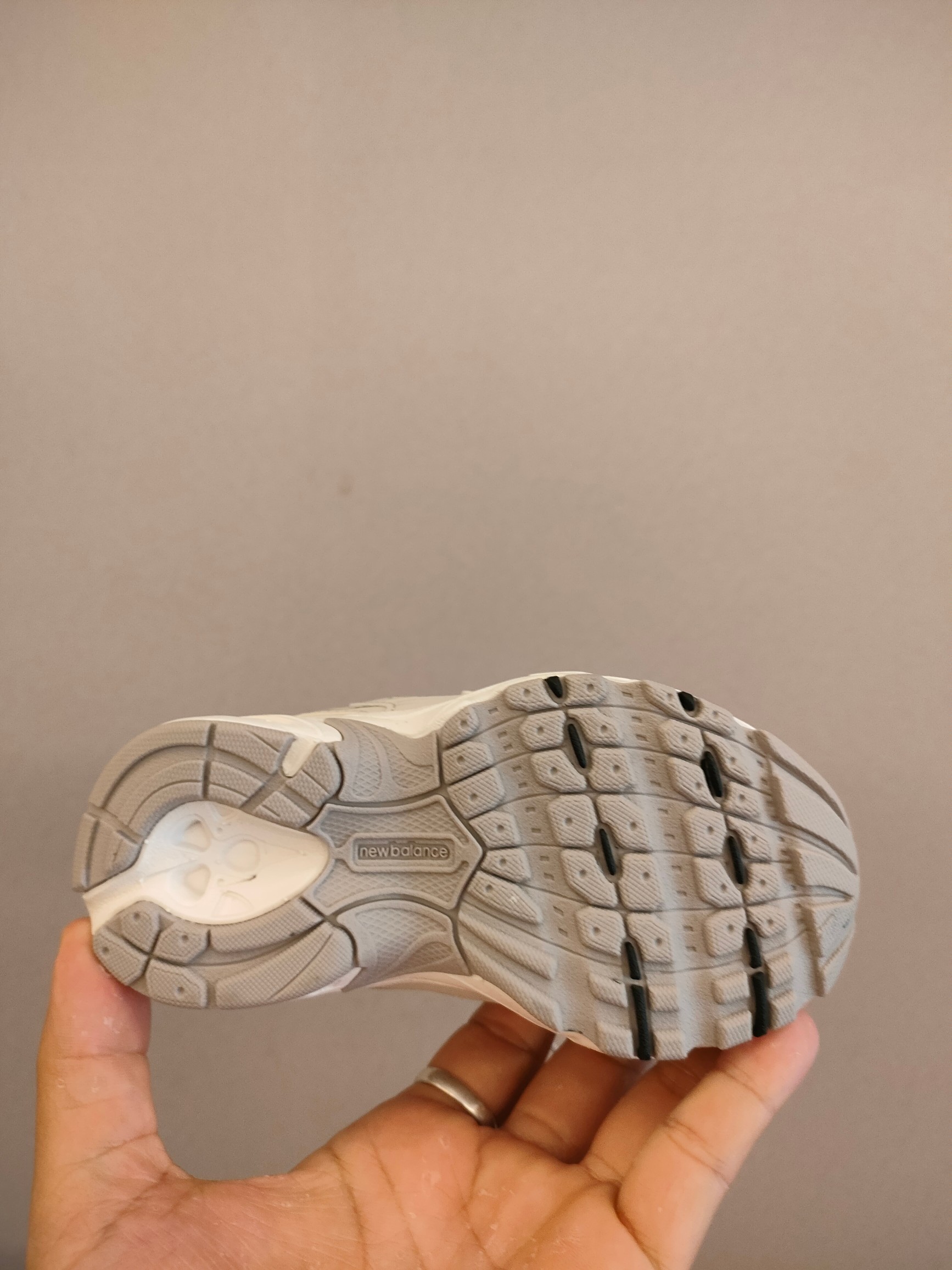 图片[7]-530魔术贴共10色 软材质+魔术贴+防臭海波丽鞋店 尺码26-37 带来经典系列 经典的530系列！该系列传承了品牌的诸多优点，大胆创新！堪称经典系列里的经典，也是最为热门的系列！时隔一年，再次带来的童鞋，必属重磅～-选品中心