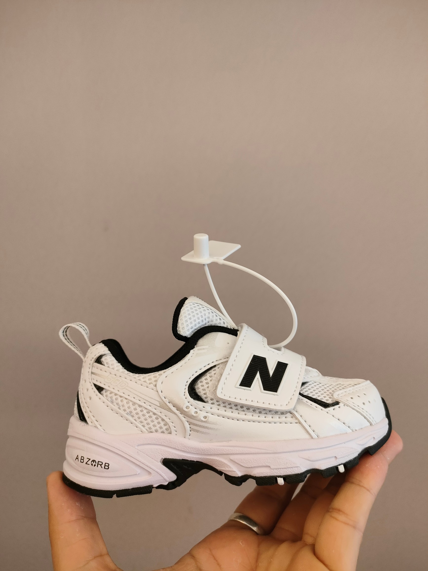 图片[3]-530魔术贴 软材质+魔术贴+防臭海波丽鞋店 尺码26-37 带来经典系列 经典的530系列！该系列传承了品牌的诸多优点，大胆创新！堪称经典系列里的经典，也是最为热门的系列！时隔一年，再次带来的童鞋，必属重磅～-选品中心