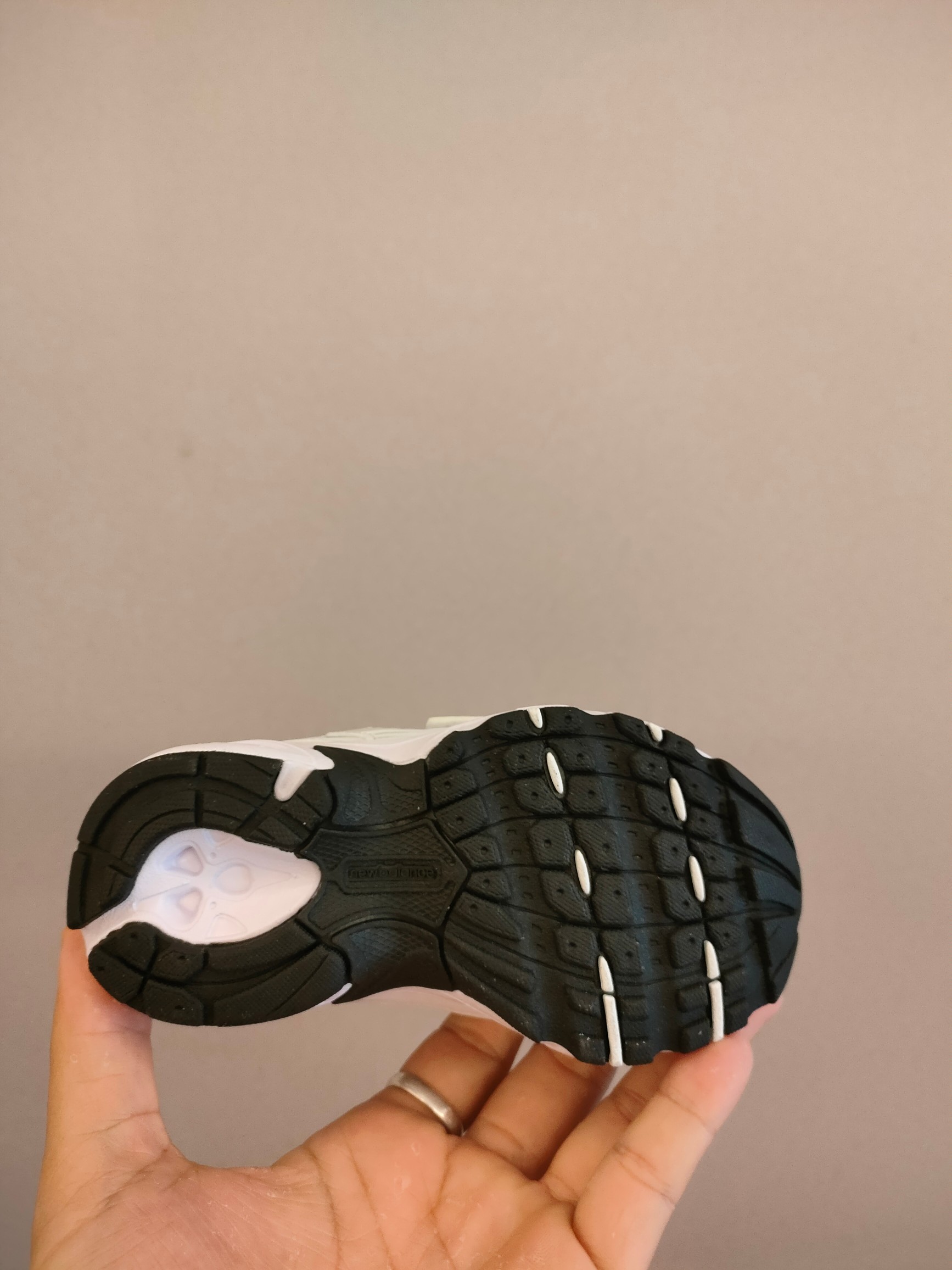 图片[7]-530魔术贴 软材质+魔术贴+防臭海波丽鞋店 尺码26-37 带来经典系列 经典的530系列！该系列传承了品牌的诸多优点，大胆创新！堪称经典系列里的经典，也是最为热门的系列！时隔一年，再次带来的童鞋，必属重磅～-选品中心