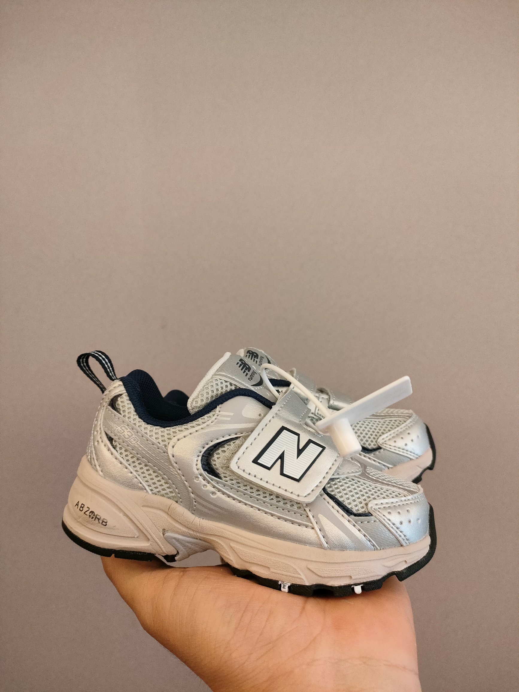 图片[2]-530魔术贴 软材质+魔术贴+防臭海波丽鞋店 尺码26-37 带来经典系列 经典的530系列！该系列传承了品牌的诸多优点，大胆创新！堪称经典系列里的经典，也是最为热门的系列！时隔一年，再次带来的童鞋，必属重磅～-选品中心