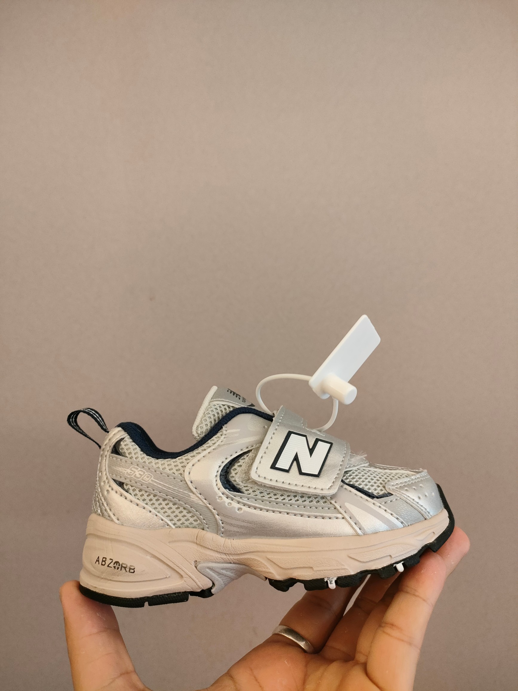 图片[3]-530魔术贴 软材质+魔术贴+防臭海波丽鞋店 尺码26-37 带来经典系列 经典的530系列！该系列传承了品牌的诸多优点，大胆创新！堪称经典系列里的经典，也是最为热门的系列！时隔一年，再次带来的童鞋，必属重磅～-选品中心