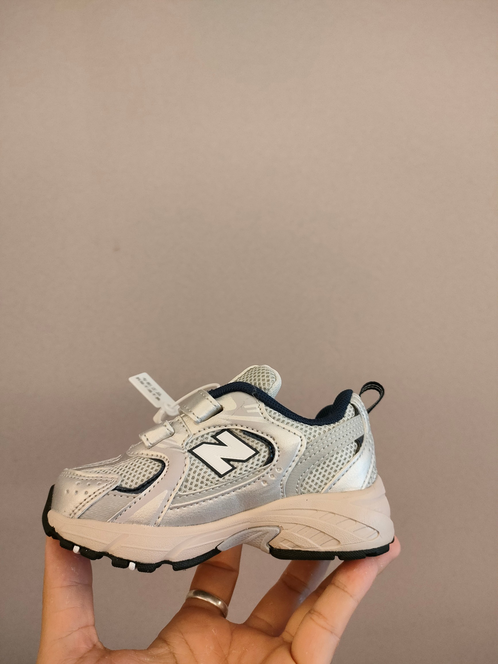 图片[5]-530魔术贴 软材质+魔术贴+防臭海波丽鞋店 尺码26-37 带来经典系列 经典的530系列！该系列传承了品牌的诸多优点，大胆创新！堪称经典系列里的经典，也是最为热门的系列！时隔一年，再次带来的童鞋，必属重磅～-选品中心