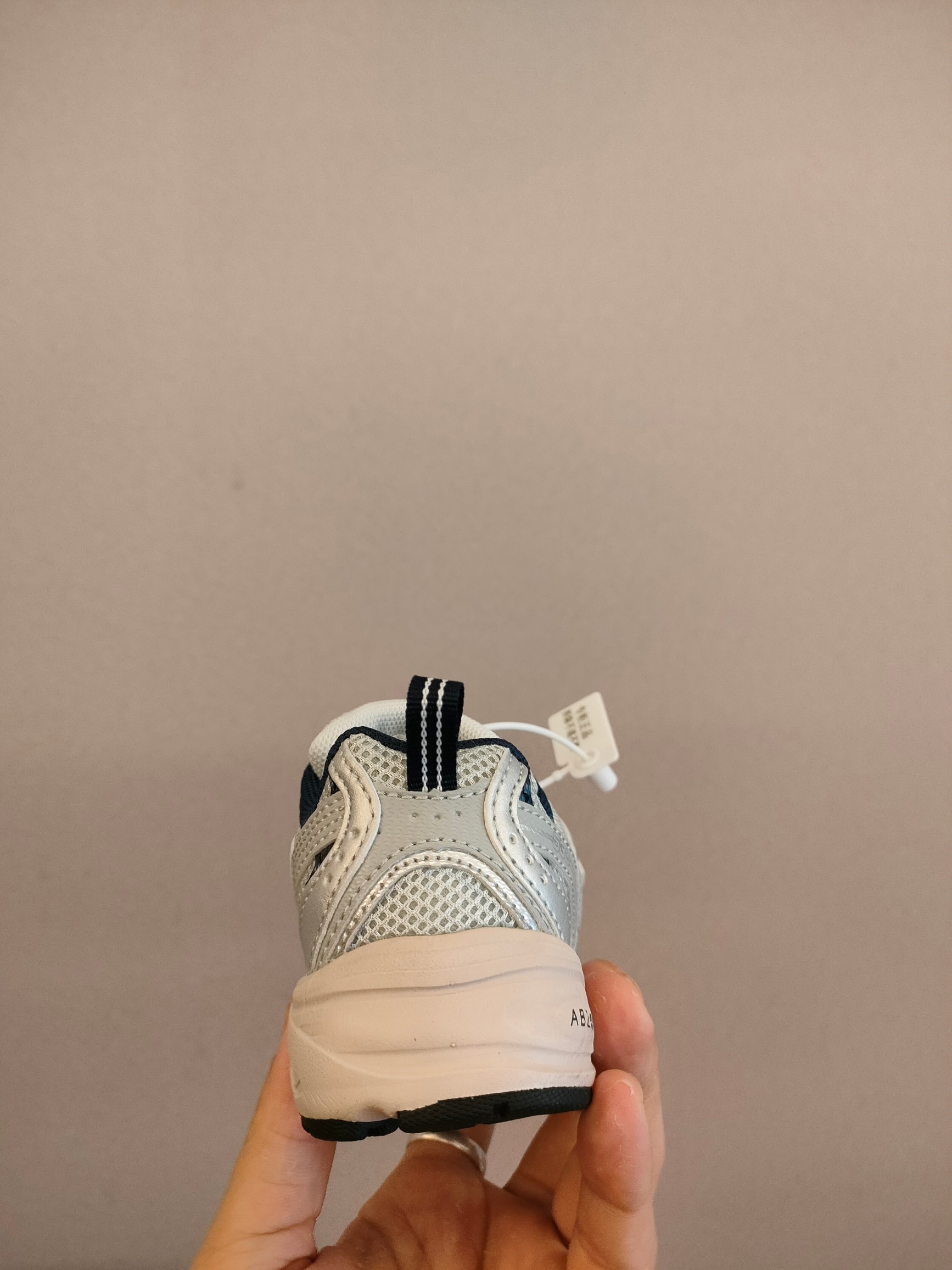 图片[6]-530魔术贴 软材质+魔术贴+防臭海波丽鞋店 尺码26-37 带来经典系列 经典的530系列！该系列传承了品牌的诸多优点，大胆创新！堪称经典系列里的经典，也是最为热门的系列！时隔一年，再次带来的童鞋，必属重磅～-选品中心