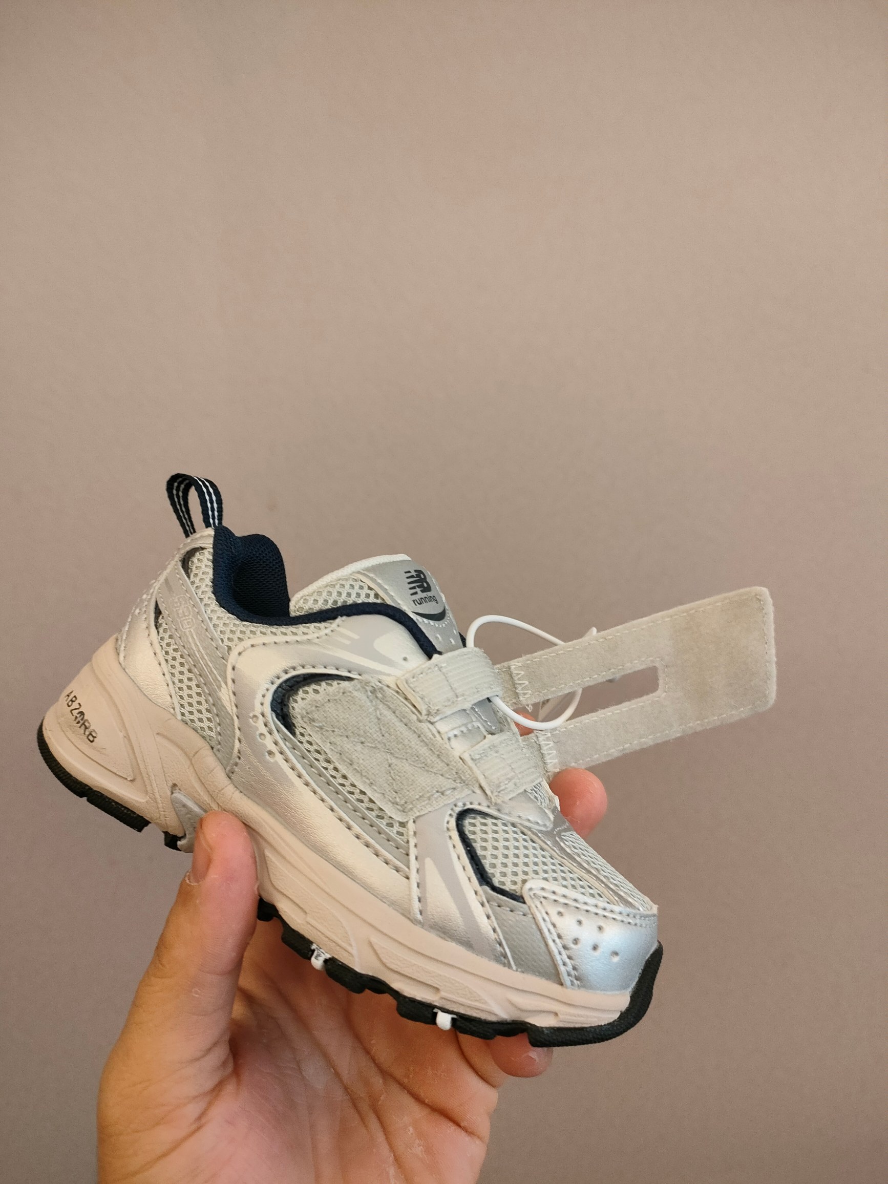 图片[8]-530魔术贴 软材质+魔术贴+防臭海波丽鞋店 尺码26-37 带来经典系列 经典的530系列！该系列传承了品牌的诸多优点，大胆创新！堪称经典系列里的经典，也是最为热门的系列！时隔一年，再次带来的童鞋，必属重磅～-选品中心