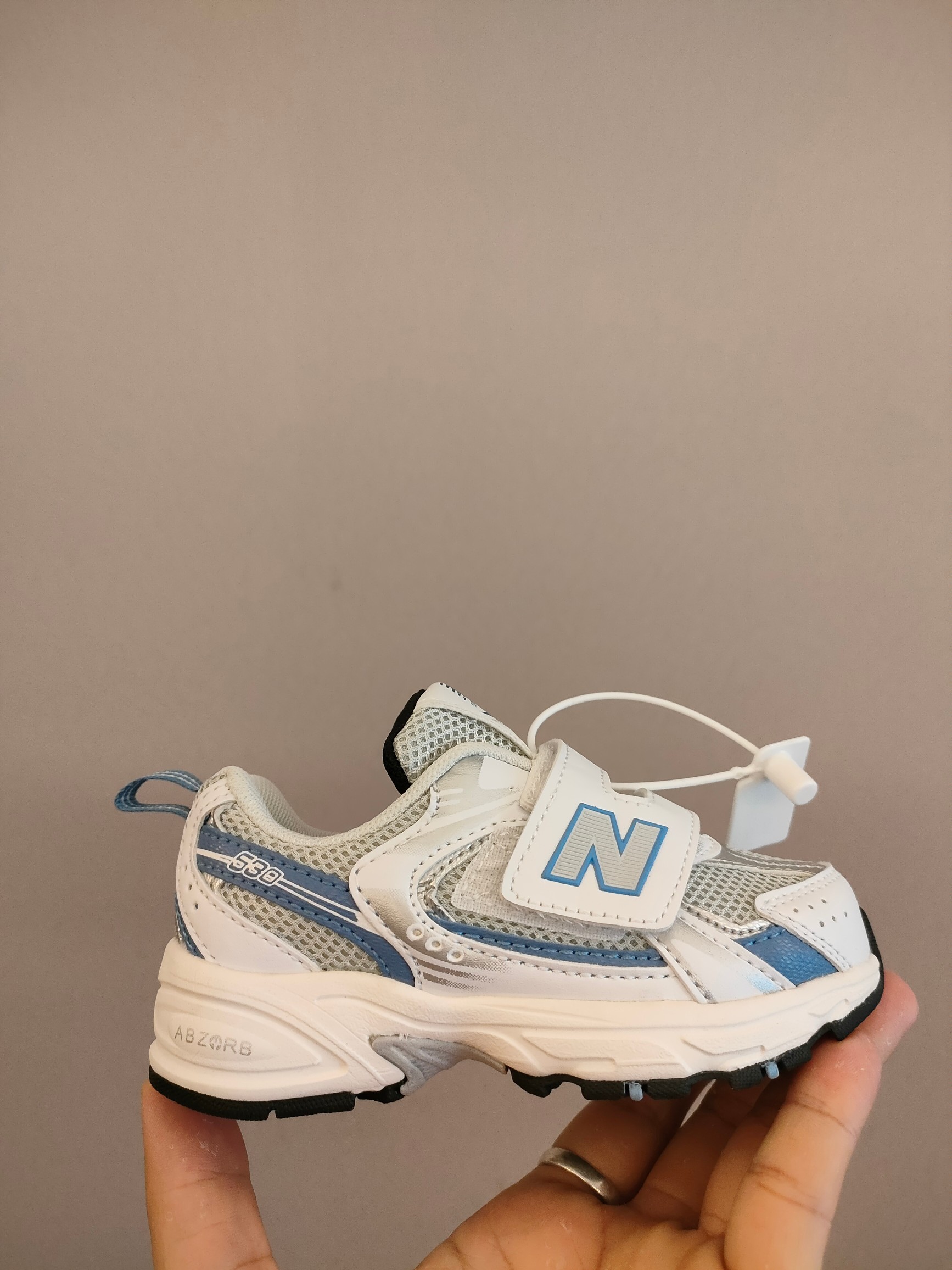 图片[3]-530魔术贴 软材质+魔术贴+防臭海波丽鞋店 尺码26-37 带来经典系列 经典的530系列！该系列传承了品牌的诸多优点，大胆创新！堪称经典系列里的经典，也是最为热门的系列！时隔一年，再次带来的童鞋，必属重磅～-选品中心