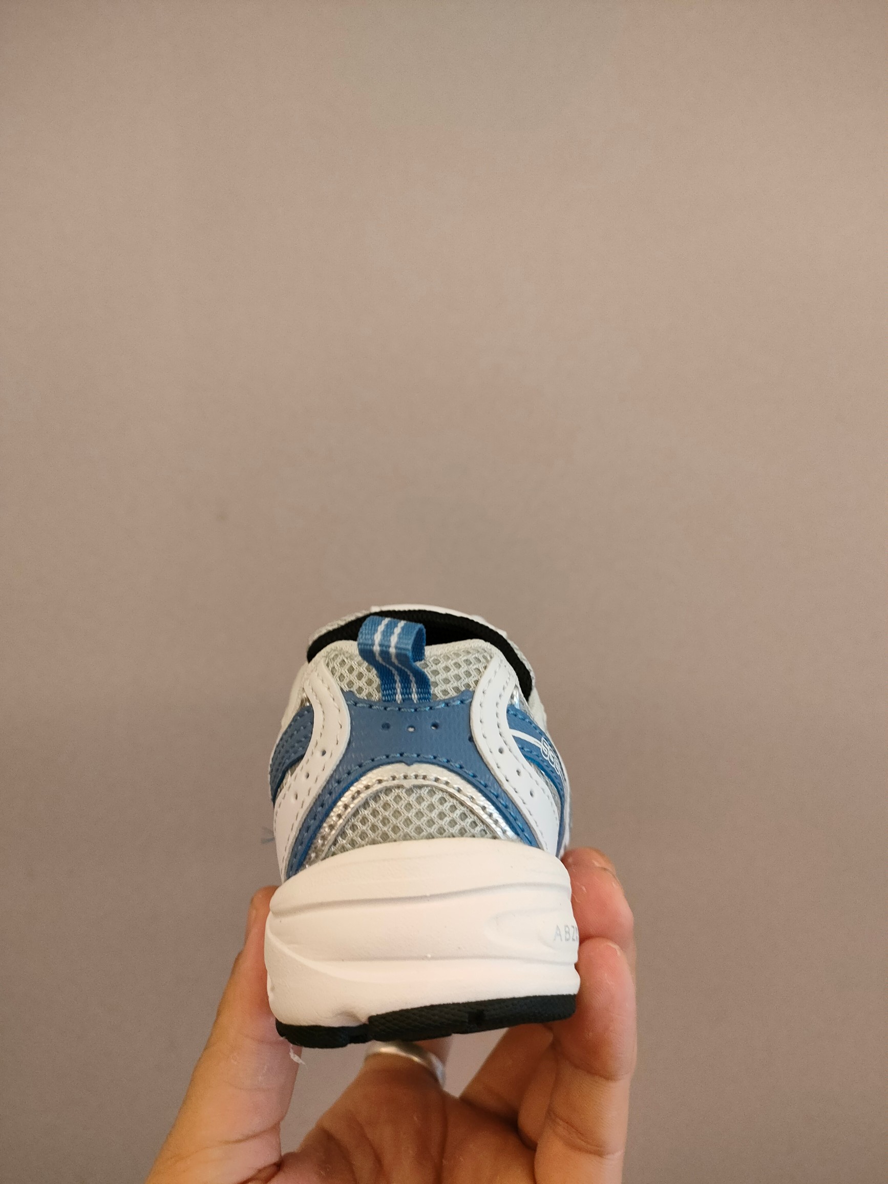 图片[6]-530魔术贴 软材质+魔术贴+防臭海波丽鞋店 尺码26-37 带来经典系列 经典的530系列！该系列传承了品牌的诸多优点，大胆创新！堪称经典系列里的经典，也是最为热门的系列！时隔一年，再次带来的童鞋，必属重磅～-选品中心