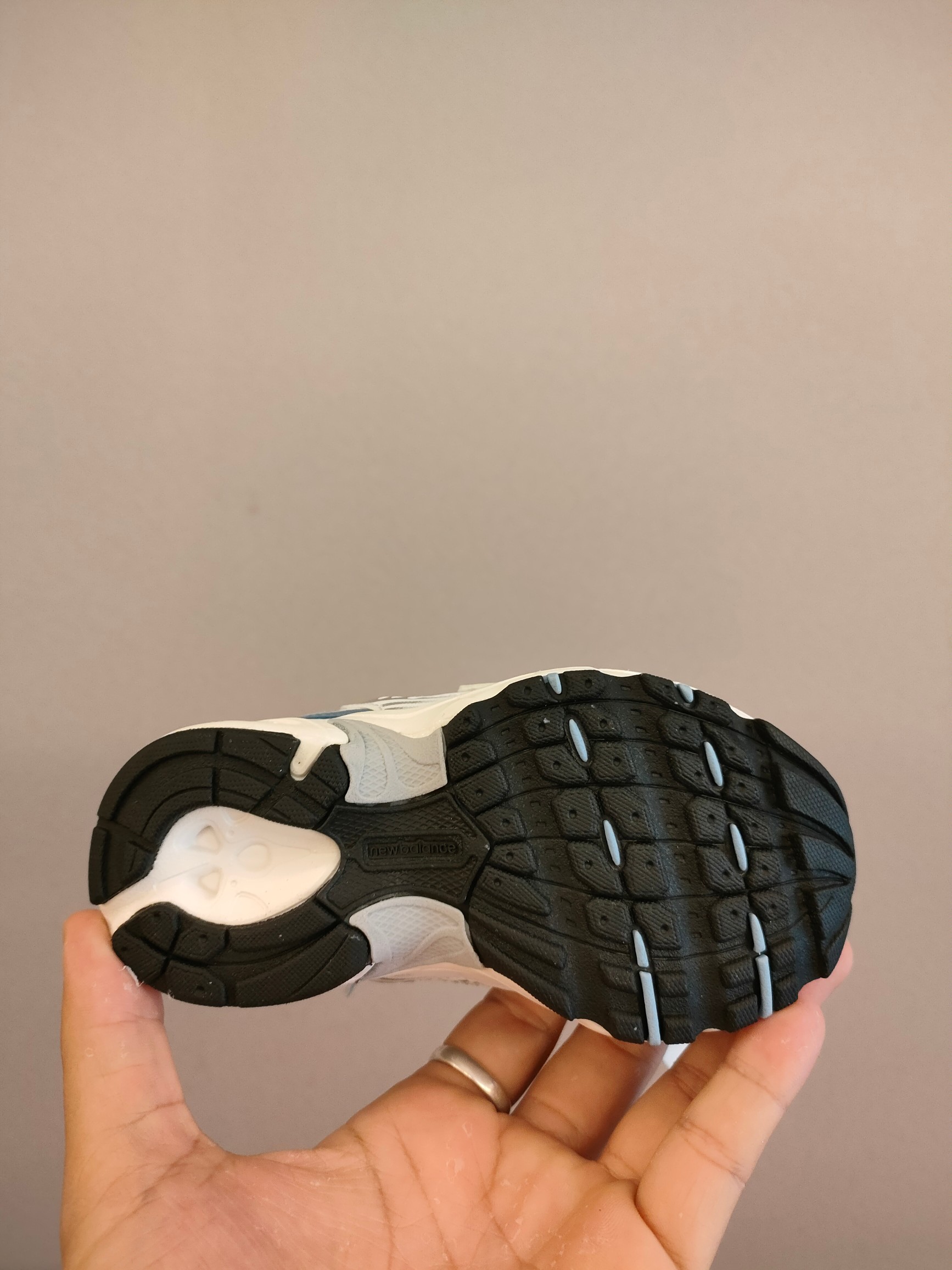 图片[7]-530魔术贴 软材质+魔术贴+防臭海波丽鞋店 尺码26-37 带来经典系列 经典的530系列！该系列传承了品牌的诸多优点，大胆创新！堪称经典系列里的经典，也是最为热门的系列！时隔一年，再次带来的童鞋，必属重磅～-选品中心