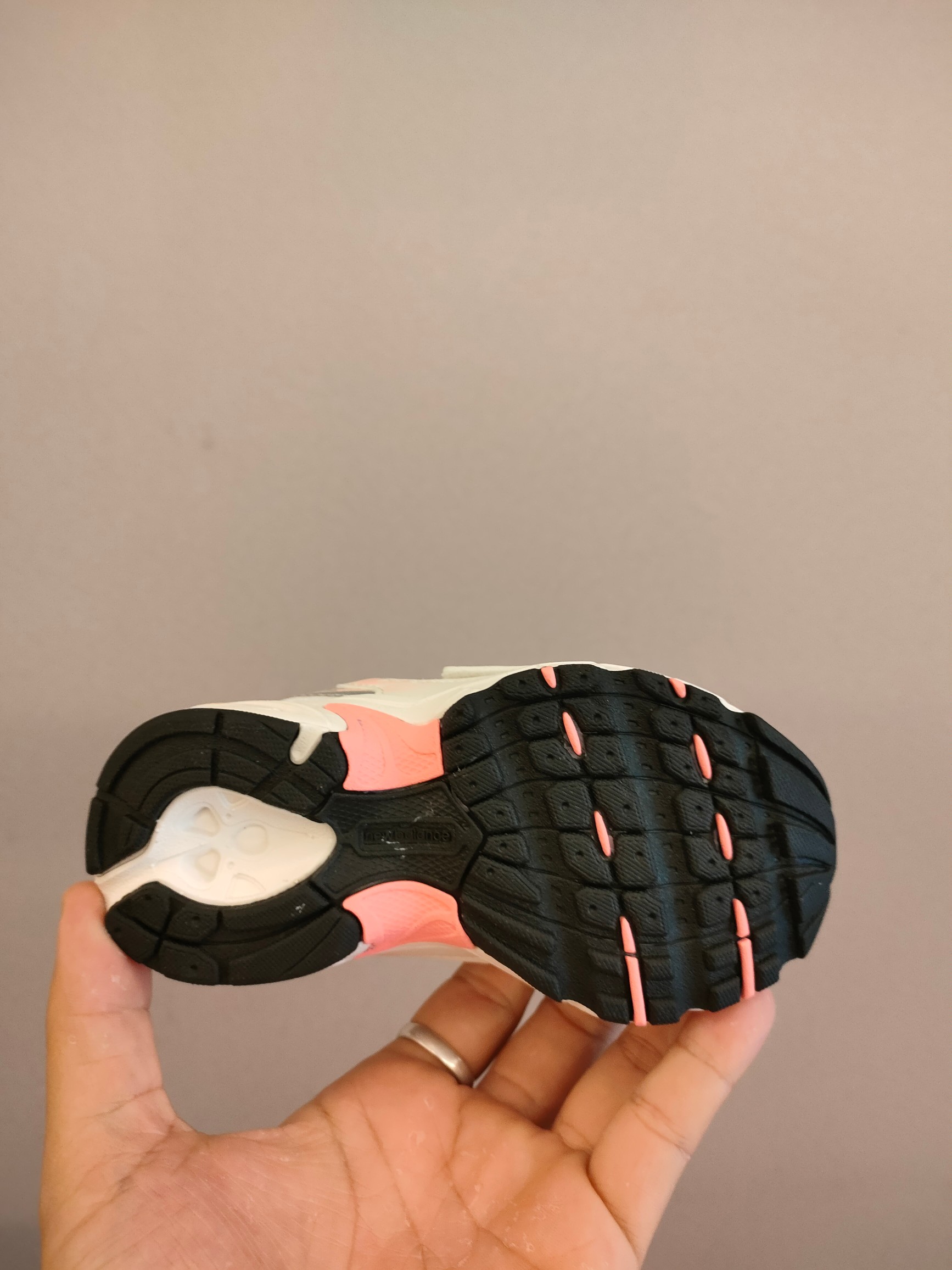 图片[7]-530魔术贴 软材质+魔术贴+防臭海波丽鞋店 尺码26-37 带来经典系列 经典的530系列！该系列传承了品牌的诸多优点，大胆创新！堪称经典系列里的经典，也是最为热门的系列！时隔一年，再次带来的童鞋，必属重磅～-选品中心