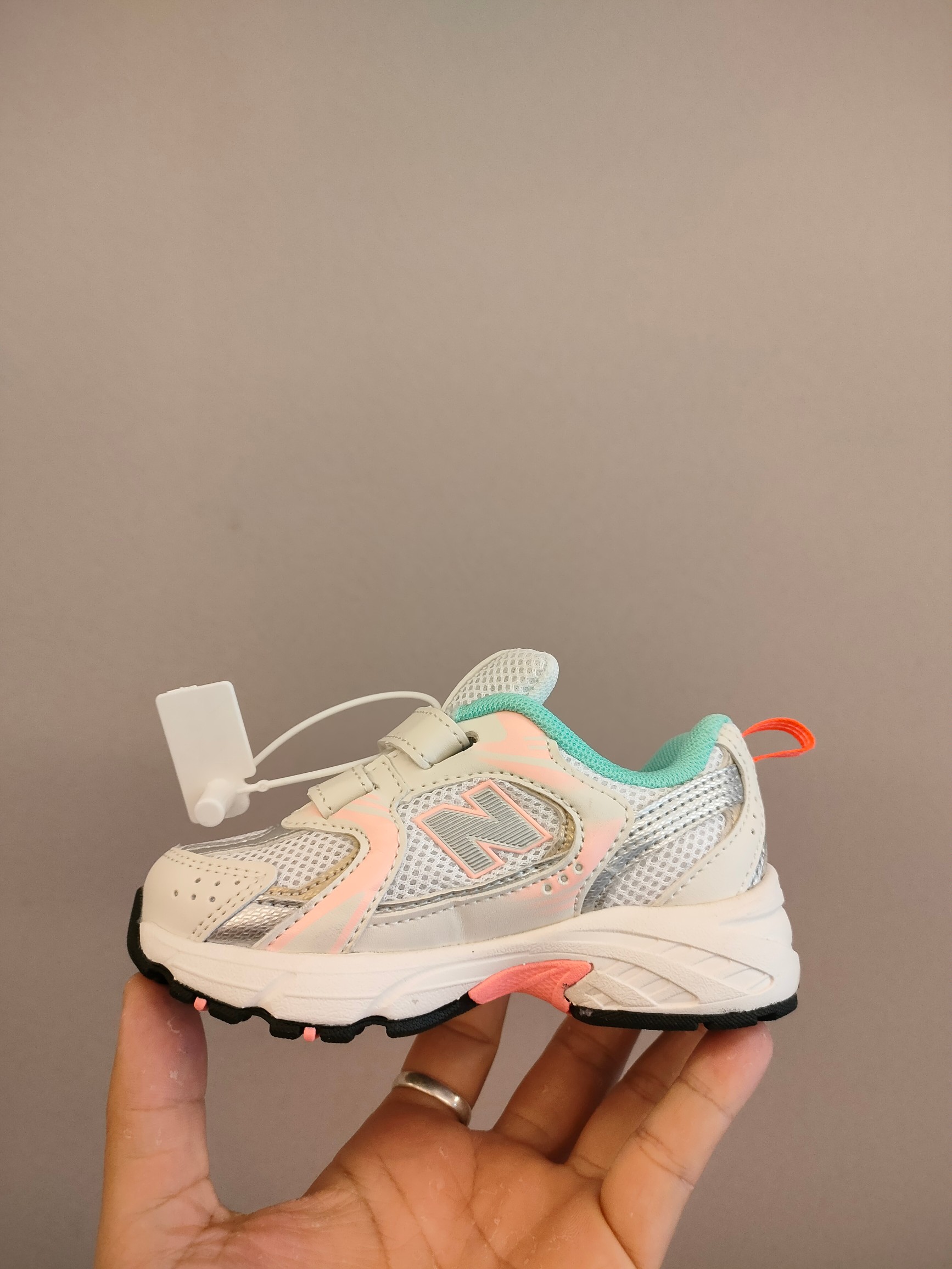 图片[5]-530魔术贴 软材质+魔术贴+防臭海波丽鞋店 尺码26-37 带来经典系列 经典的530系列！该系列传承了品牌的诸多优点，大胆创新！堪称经典系列里的经典，也是最为热门的系列！时隔一年，再次带来的童鞋，必属重磅～-选品中心