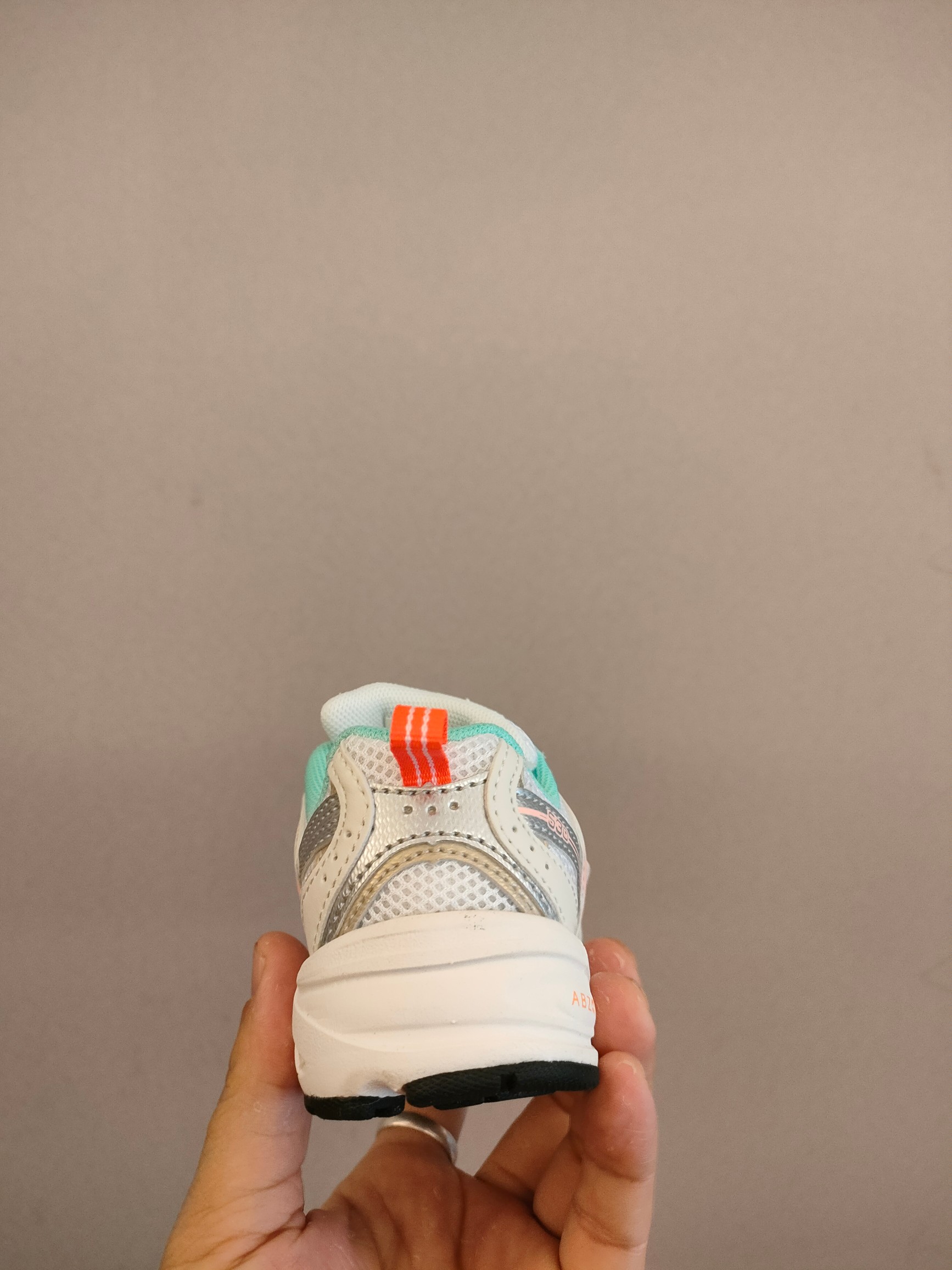 图片[6]-530魔术贴 软材质+魔术贴+防臭海波丽鞋店 尺码26-37 带来经典系列 经典的530系列！该系列传承了品牌的诸多优点，大胆创新！堪称经典系列里的经典，也是最为热门的系列！时隔一年，再次带来的童鞋，必属重磅～-选品中心