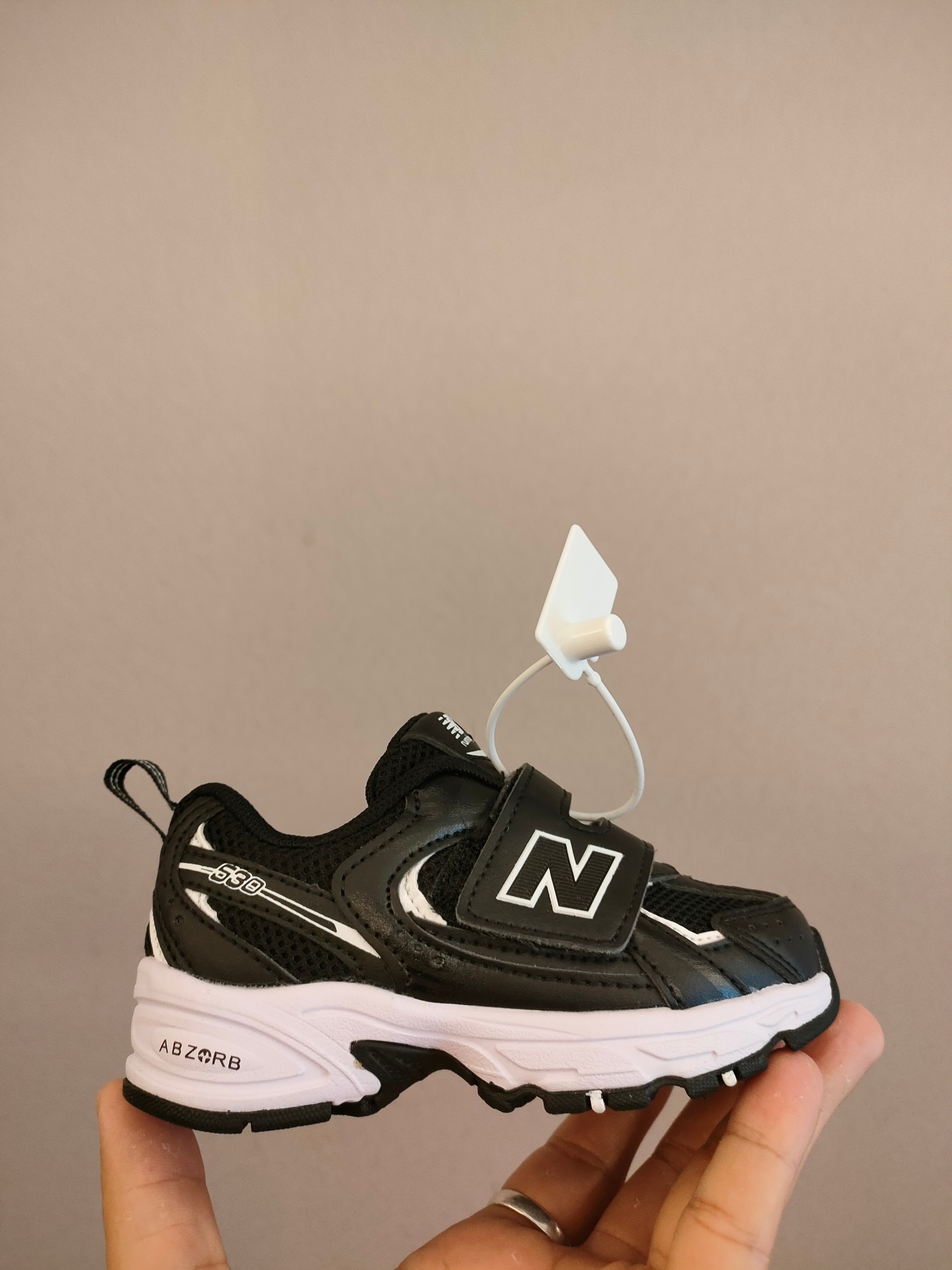 图片[3]-530魔术贴 软材质+魔术贴+防臭海波丽鞋店 尺码26-37 带来经典系列 经典的530系列！该系列传承了品牌的诸多优点，大胆创新！堪称经典系列里的经典，也是最为热门的系列！时隔一年，再次带来的童鞋，必属重磅～-选品中心