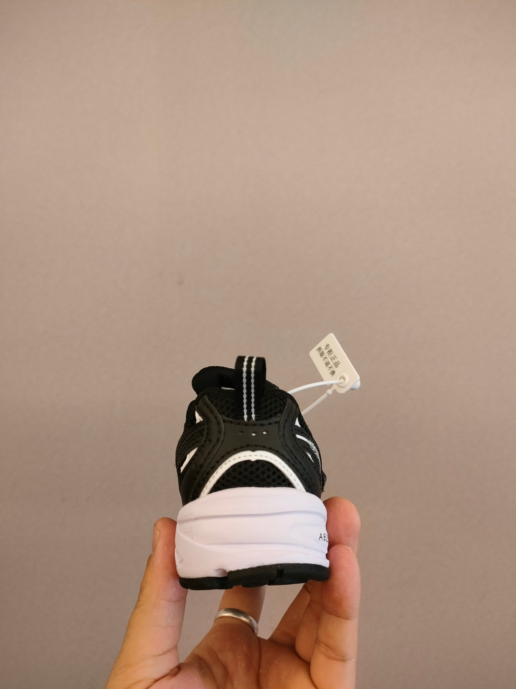 图片[6]-530魔术贴 软材质+魔术贴+防臭海波丽鞋店 尺码26-37 带来经典系列 经典的530系列！该系列传承了品牌的诸多优点，大胆创新！堪称经典系列里的经典，也是最为热门的系列！时隔一年，再次带来的童鞋，必属重磅～-选品中心