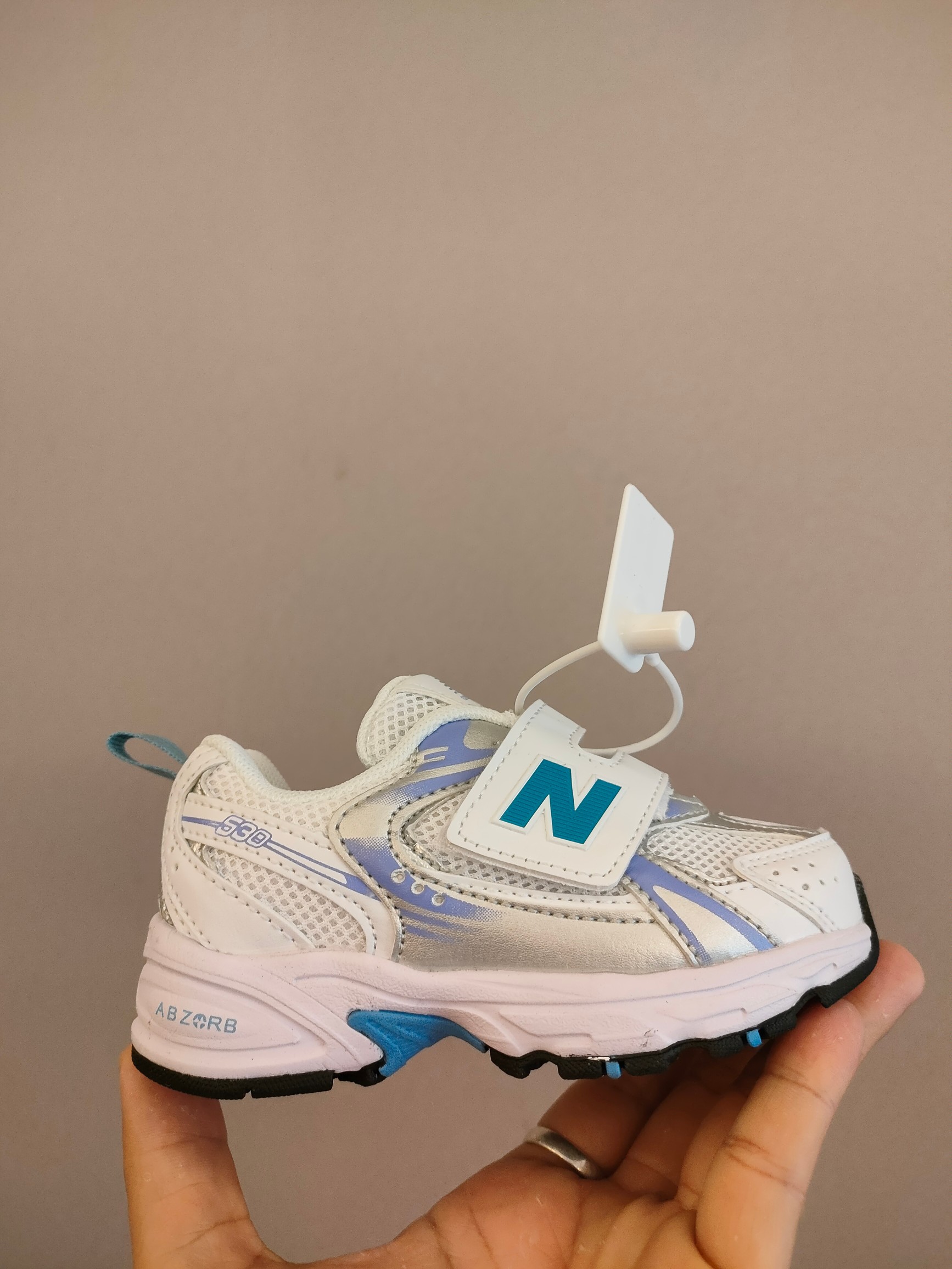 图片[3]-530魔术贴 软材质+魔术贴+防臭海波丽鞋店 尺码26-37 带来经典系列 经典的530系列！该系列传承了品牌的诸多优点，大胆创新！堪称经典系列里的经典，也是最为热门的系列！时隔一年，再次带来的童鞋，必属重磅～-选品中心