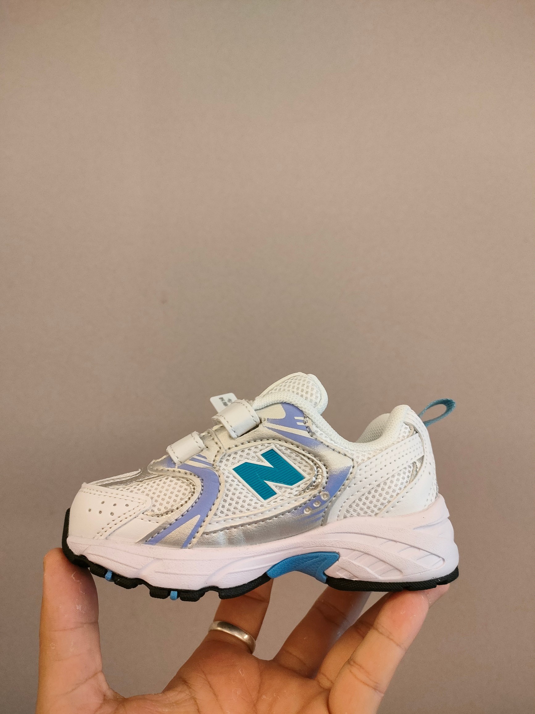 图片[5]-530魔术贴 软材质+魔术贴+防臭海波丽鞋店 尺码26-37 带来经典系列 经典的530系列！该系列传承了品牌的诸多优点，大胆创新！堪称经典系列里的经典，也是最为热门的系列！时隔一年，再次带来的童鞋，必属重磅～-选品中心