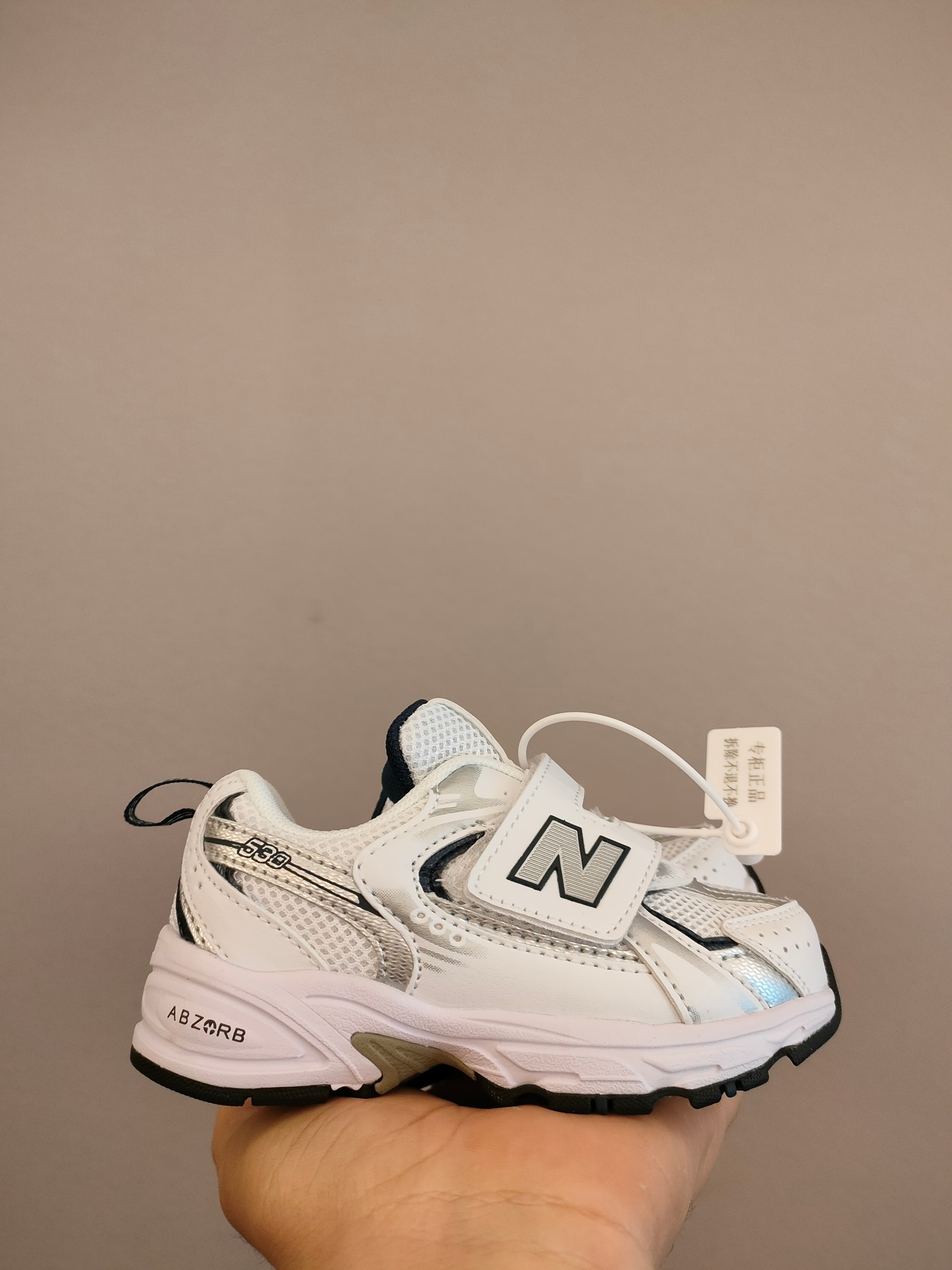 图片[2]-530魔术贴共10色 软材质+魔术贴+防臭海波丽鞋店 尺码26-37 带来经典系列 经典的530系列！该系列传承了品牌的诸多优点，大胆创新！堪称经典系列里的经典，也是最为热门的系列！时隔一年，再次带来的童鞋，必属重磅～-选品中心