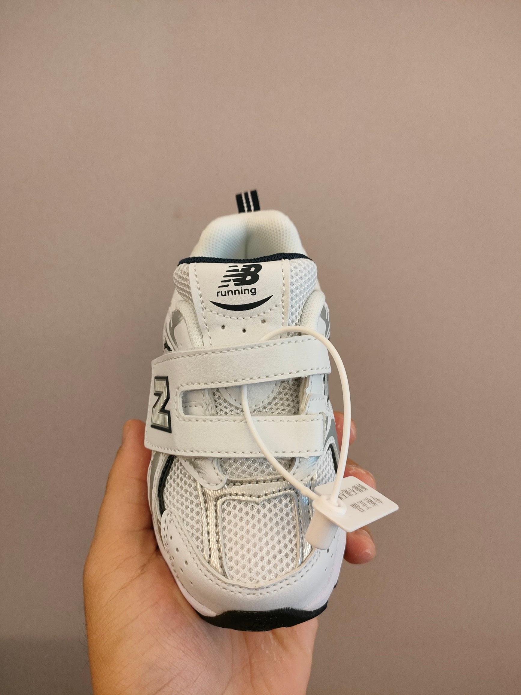 图片[4]-530魔术贴共10色 软材质+魔术贴+防臭海波丽鞋店 尺码26-37 带来经典系列 经典的530系列！该系列传承了品牌的诸多优点，大胆创新！堪称经典系列里的经典，也是最为热门的系列！时隔一年，再次带来的童鞋，必属重磅～-选品中心