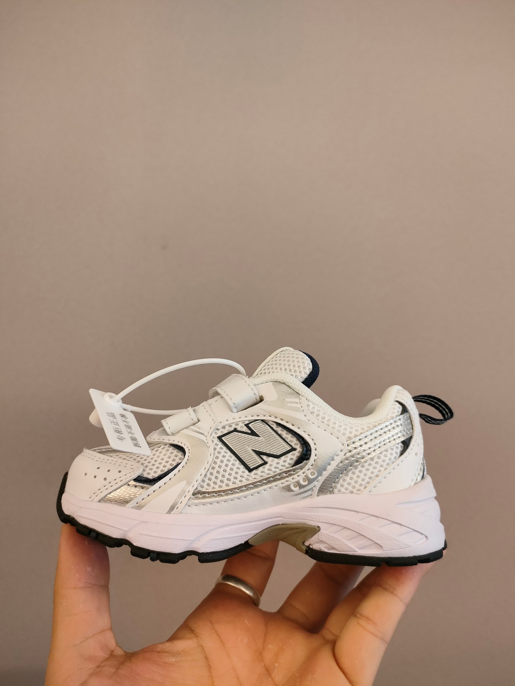 图片[5]-530魔术贴共10色 软材质+魔术贴+防臭海波丽鞋店 尺码26-37 带来经典系列 经典的530系列！该系列传承了品牌的诸多优点，大胆创新！堪称经典系列里的经典，也是最为热门的系列！时隔一年，再次带来的童鞋，必属重磅～-选品中心