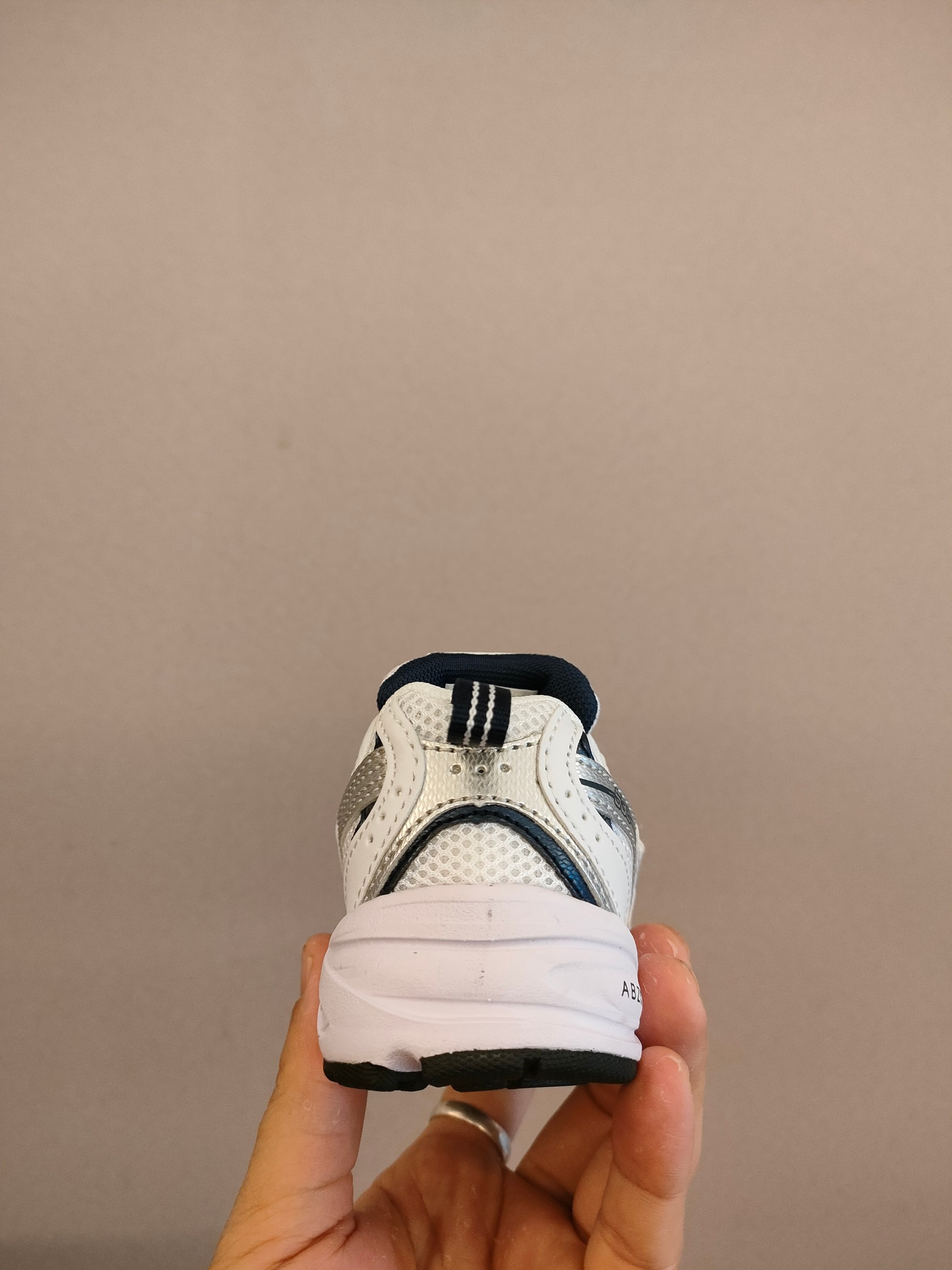 图片[6]-530魔术贴共10色 软材质+魔术贴+防臭海波丽鞋店 尺码26-37 带来经典系列 经典的530系列！该系列传承了品牌的诸多优点，大胆创新！堪称经典系列里的经典，也是最为热门的系列！时隔一年，再次带来的童鞋，必属重磅～-选品中心