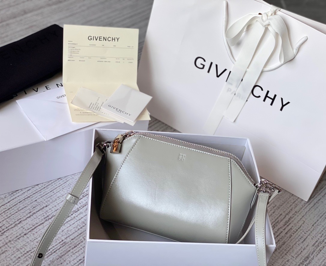 顶级原单Givenchy纪梵希！XSAntigona腋下包法国原厂box牛皮超级实用款️肩背️斜挂2条肩