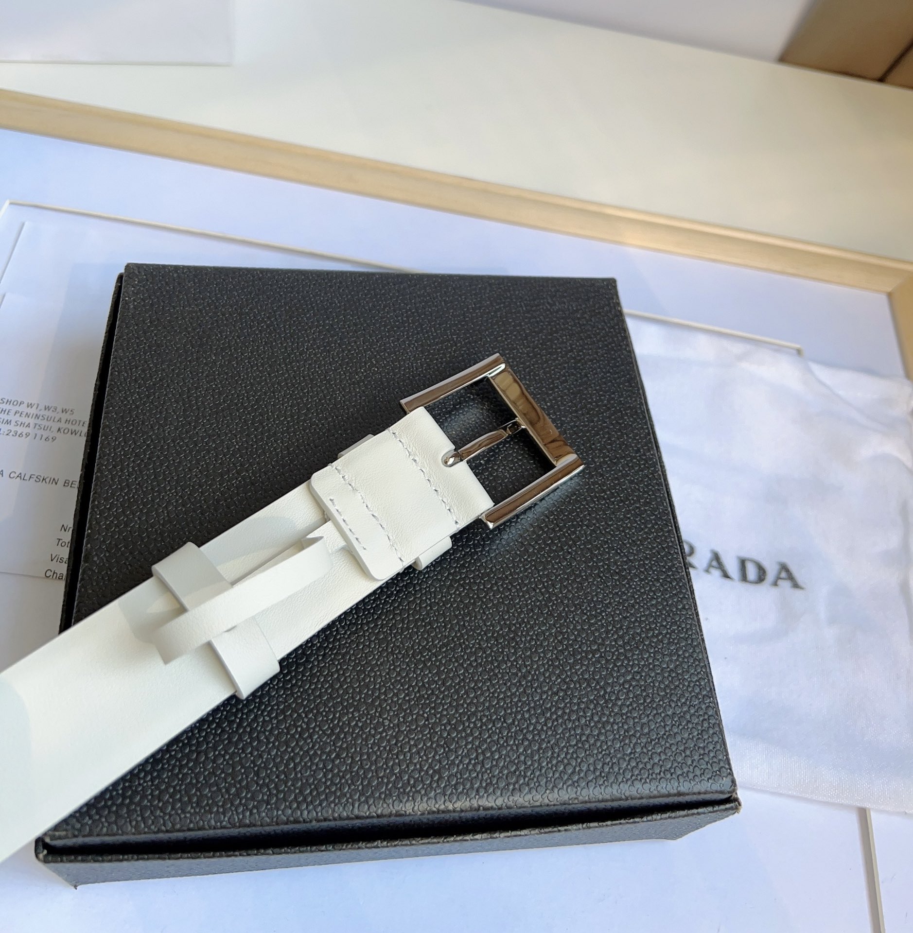 RADA普拉达专柜最新款这款光滑皮革