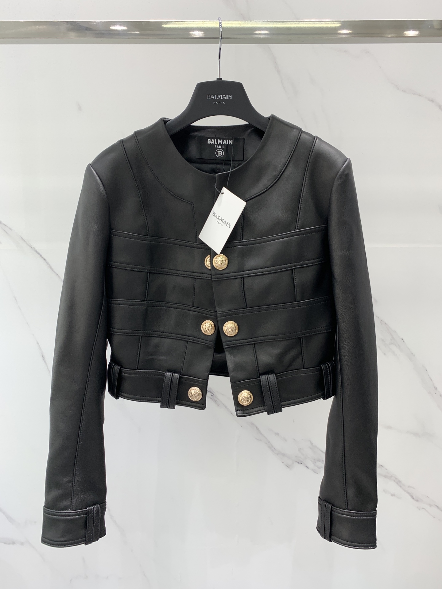 NO:866396,* Balmain's new leather jacket, short jacket style, lion head hardware decoration, high-end stitching, code size, SMLXL number, Balmain-clothing, balmain, jackets & coats, leather jacket,19860909* 巴尔家 新款皮衣 短款夹克型 狮子头五金装饰 拼接高级质感 码数SMLXL 编号,巴尔曼-服装,balmain,jackets & coats,leather jacket,,Women's clothing