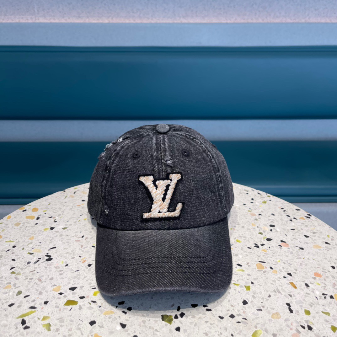  Lv路易威登  2023新款专柜同步牛仔洗水刺绣棒球帽 
新款上架💙💙 今年赛琳家每款帽子都想拥有～
