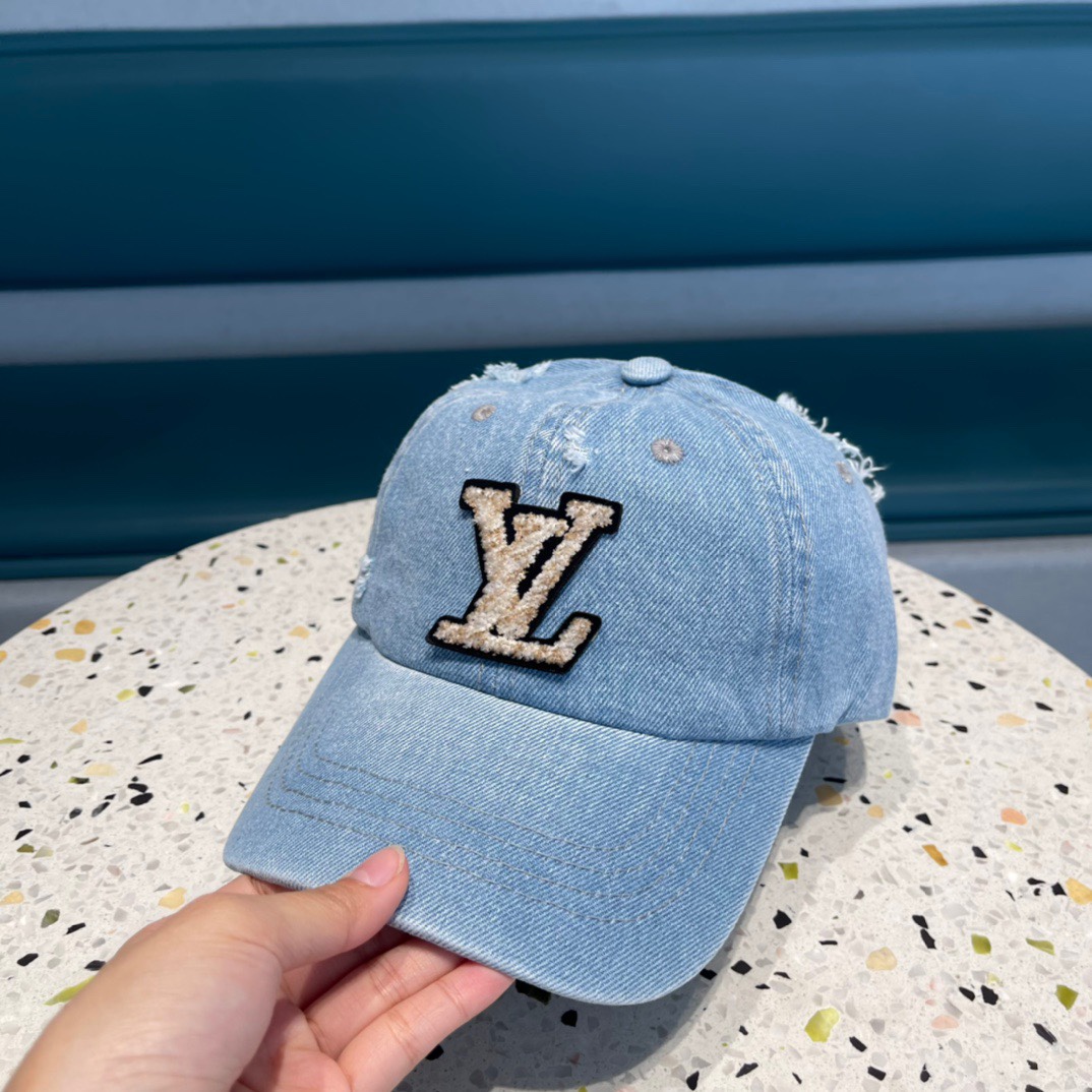  Lv路易威登  2023新款专柜同步牛仔洗水刺绣棒球帽 
新款上架💙💙 今年赛琳家每款帽子都想拥有～
