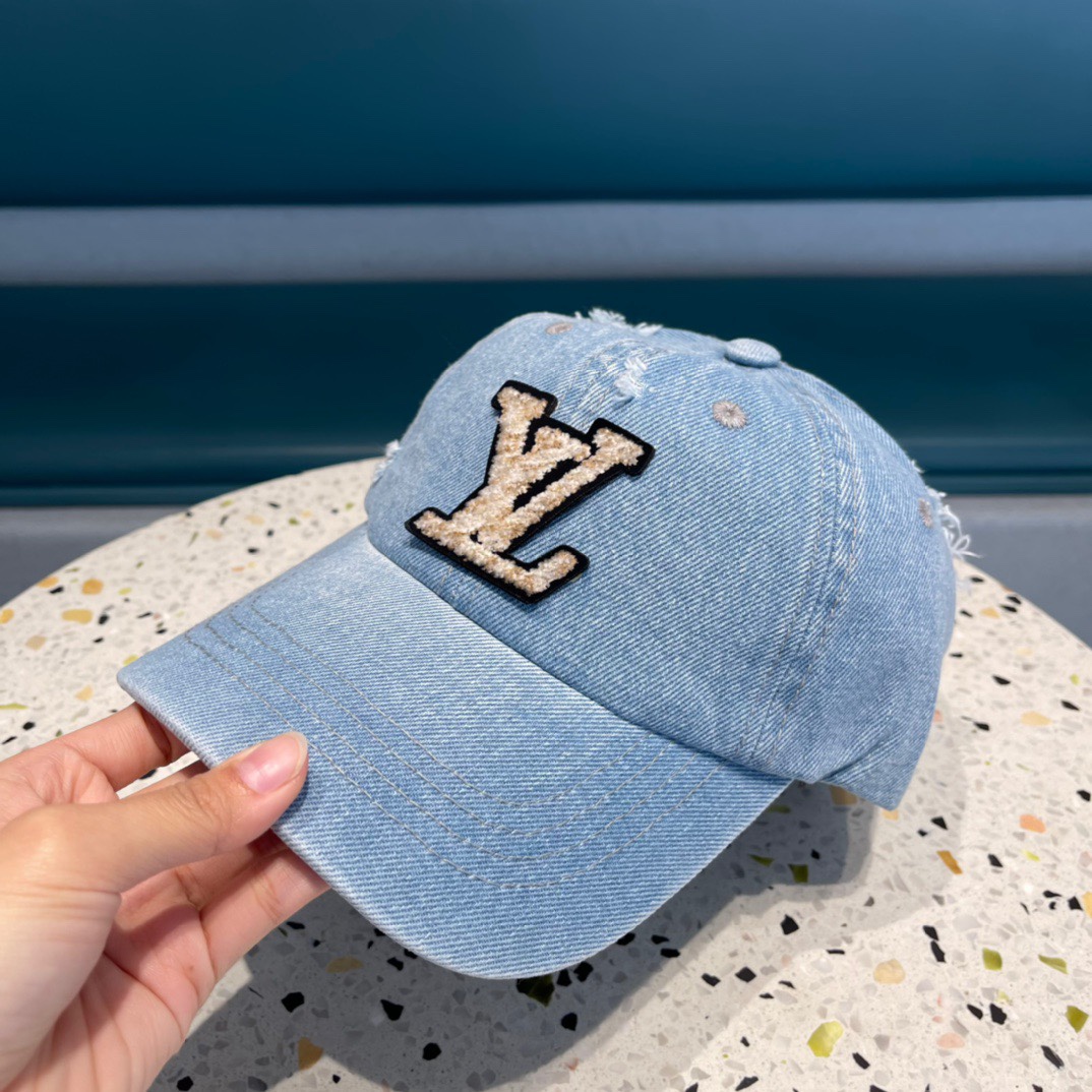  Lv路易威登  2023新款专柜同步牛仔洗水刺绣棒球帽 
新款上架💙💙 今年赛琳家每款帽子都想拥有～
