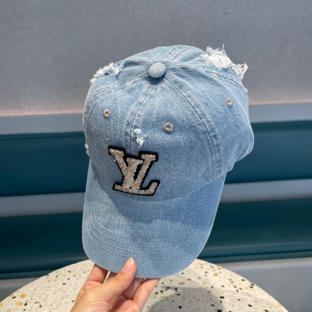  Lv路易威登  2023新款专柜同步牛仔洗水刺绣棒球帽 
新款上架💙💙 今年赛琳家每款帽子都想拥有～

