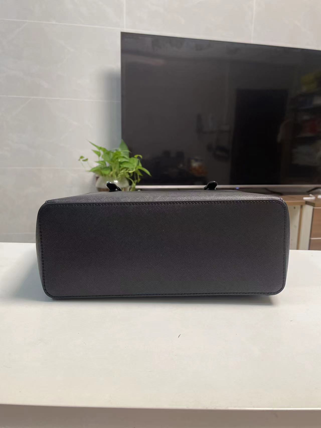 Michael Kors Mk 新款耳朵购物袋荔枝纹牛皮，托特包