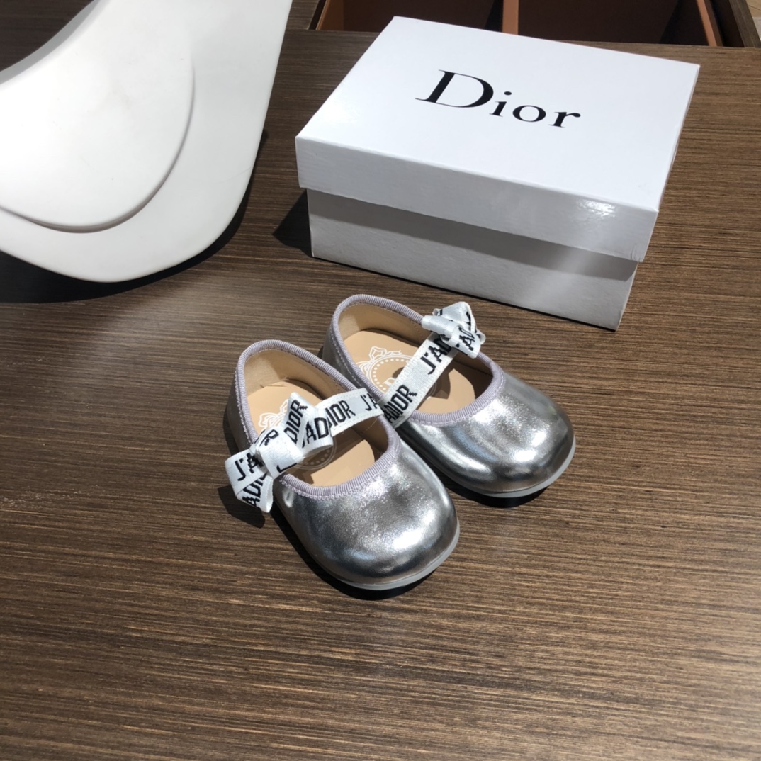 Dior Ballet Flats with Butterfly Detail – Elegant and Comfortable Shoes