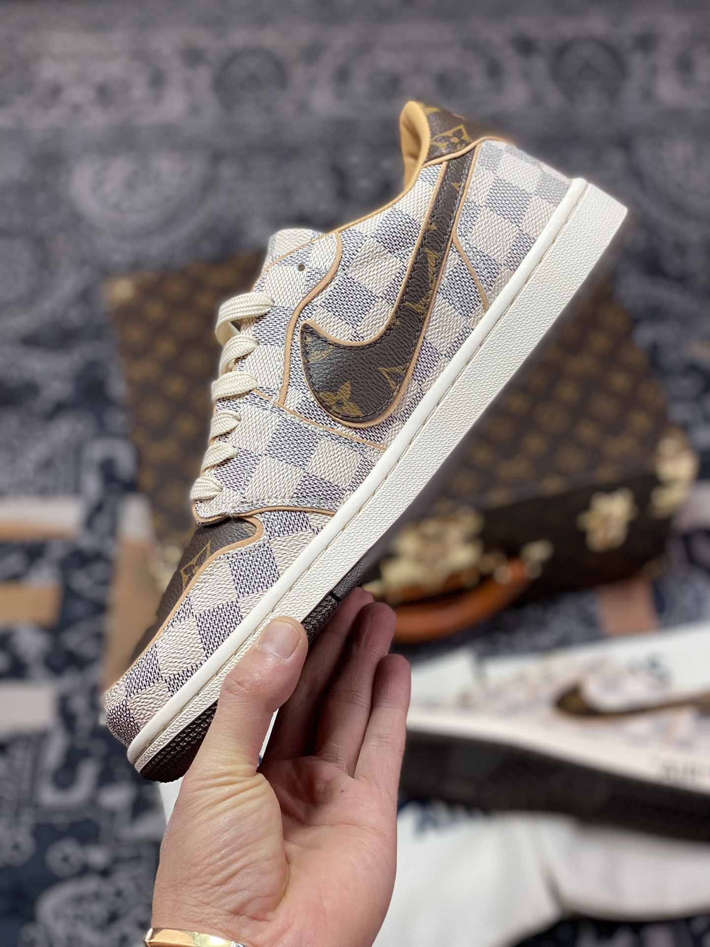800 Louis Vuitton x Nike Air Jordan 1 Low OG Custom”Damier Azur/Brown/LV Monogram”AJ1乔丹一代DOOCKST2KXZJ72R