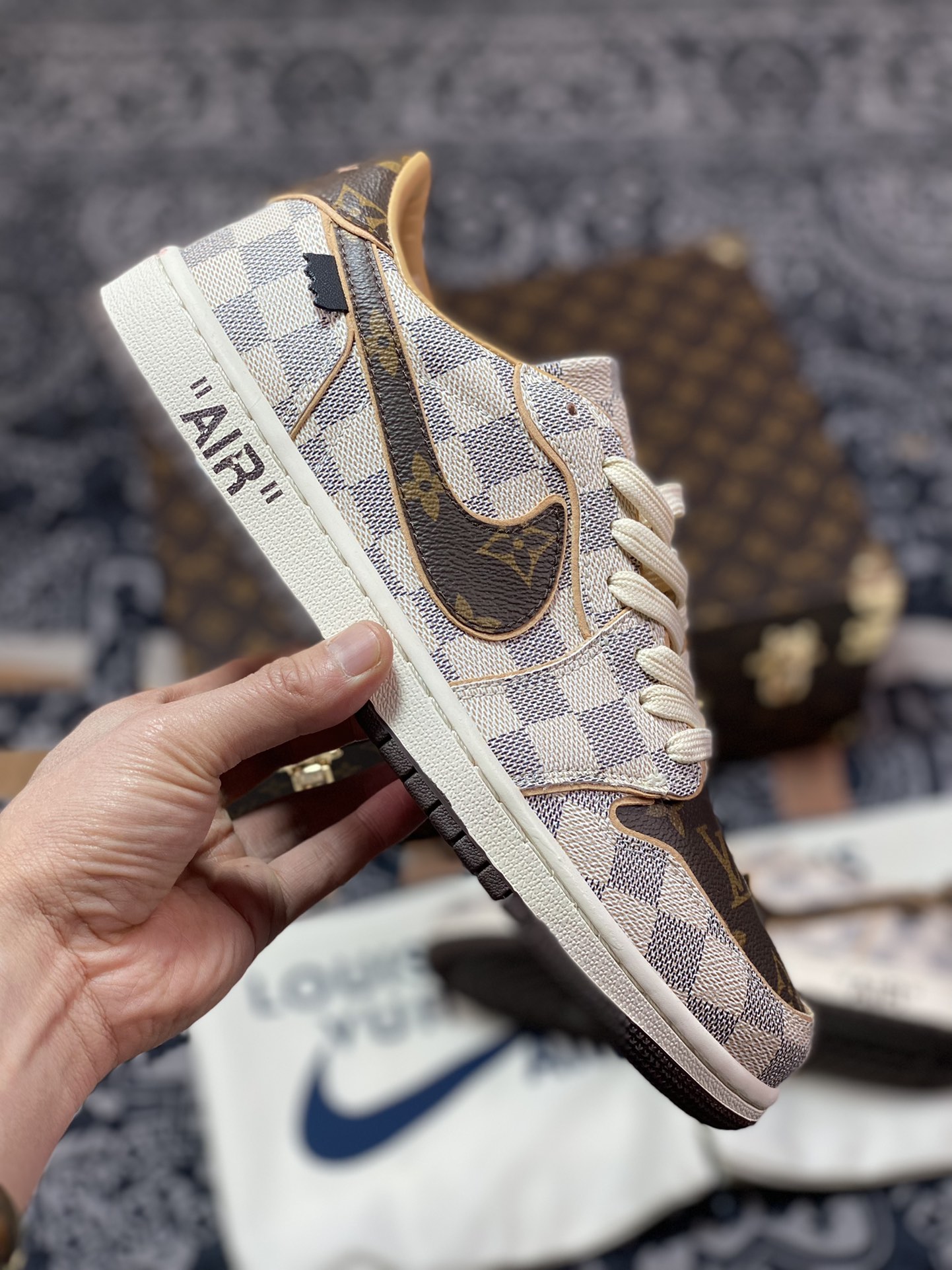 800 Louis Vuitton x Nike Air Jordan 1 Low OG Custom”Damier Azur/Brown/LV Monogram”AJ1乔丹一代DOOCKST2KXZJ72R