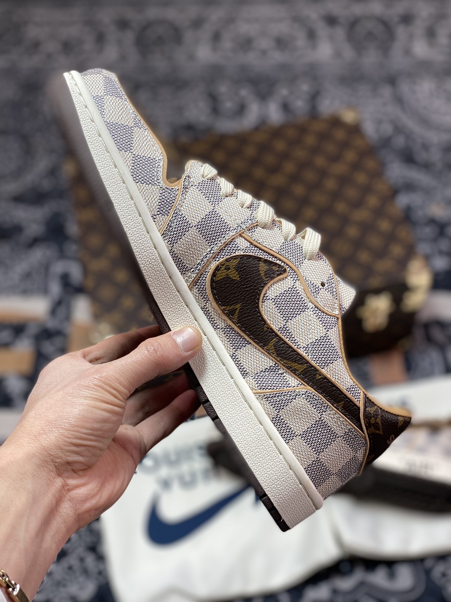 800 Louis Vuitton x Nike Air Jordan 1 Low OG Custom”Damier Azur/Brown/LV Monogram”AJ1乔丹一代DOOCKST2KXZJ72R