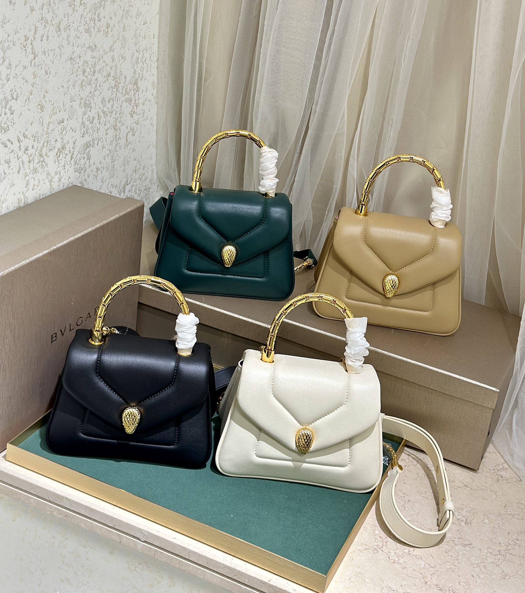 Four colors in cash - 图片 1