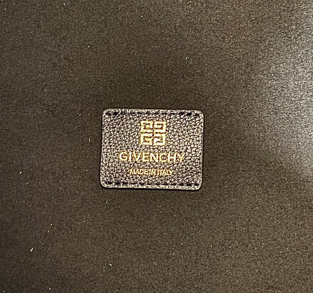 顶级原单Givenchy纪梵希23️春夏新款G-HOBO手袋你不能不知道的新款4G挂锁流浪包型高级感十足