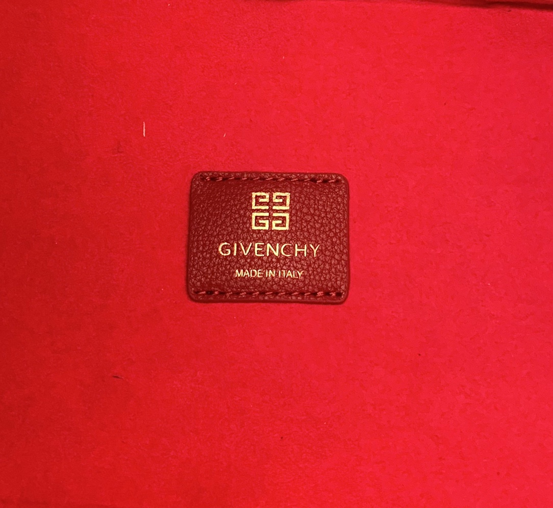 顶级原单Givenchy纪梵希23️春夏新款G-HOBO手袋你不能不知道的新款4G挂锁流浪包型高级感十足