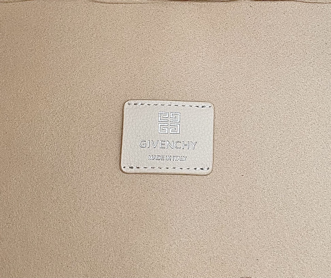 顶级原单Givenchy纪梵希23️春夏新款G-HOBO手袋你不能不知道的新款4G挂锁流浪包型高级感十足
