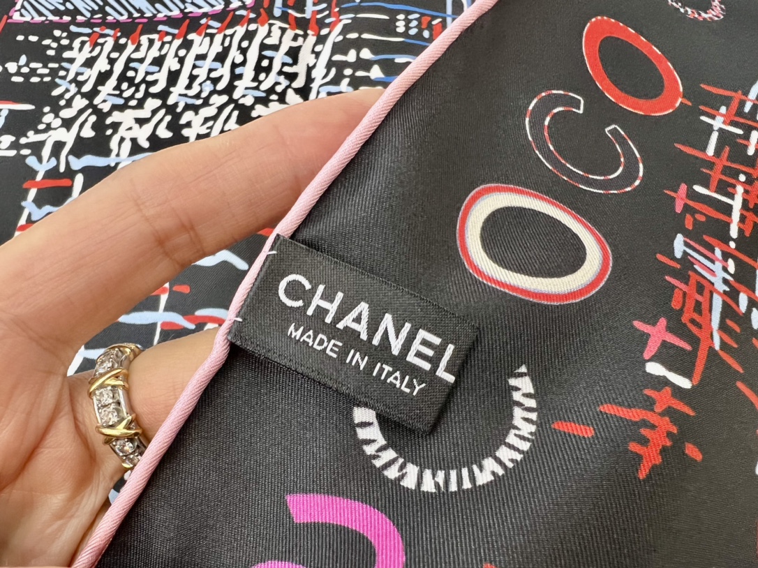 CHANEL香奈儿『小香集』100%真丝围巾