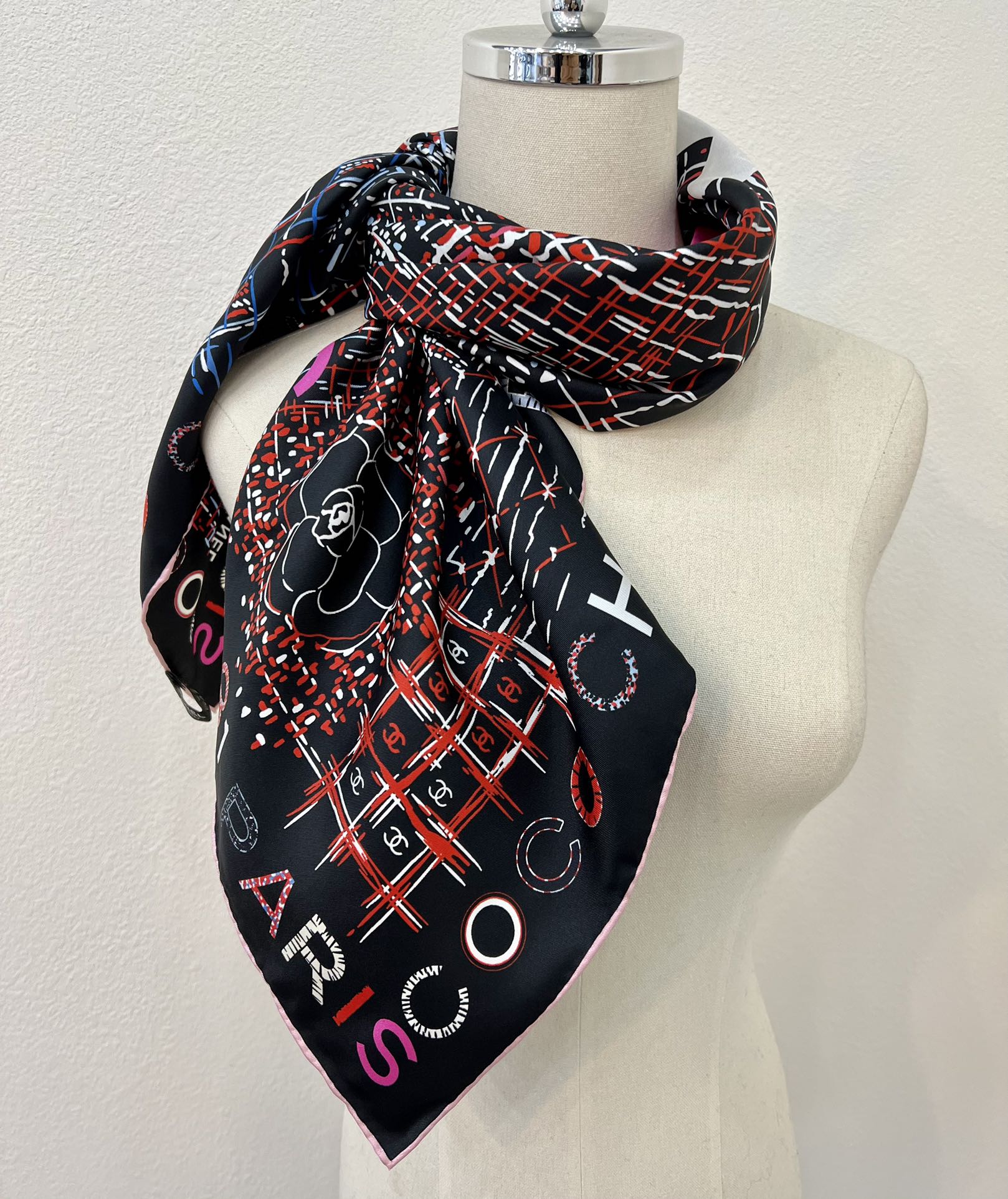 CHANEL香奈儿『小香集』100%真丝围巾