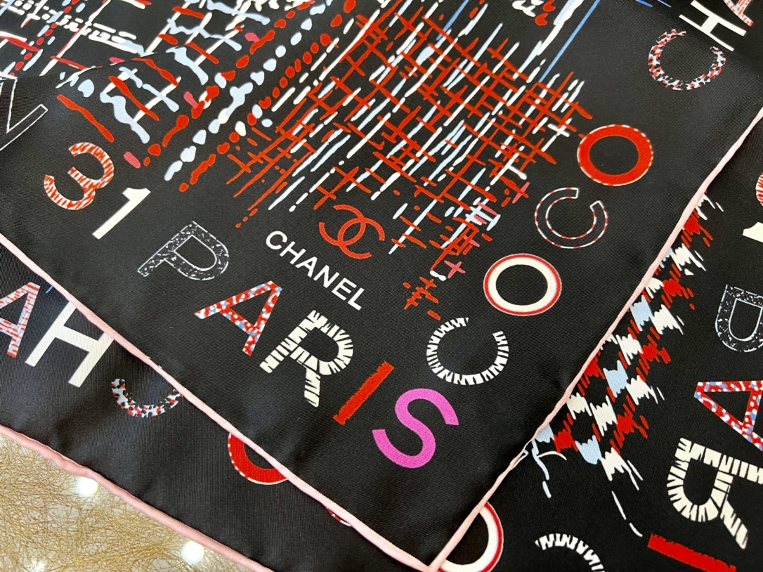CHANEL香奈儿『小香集』100%真丝围巾
