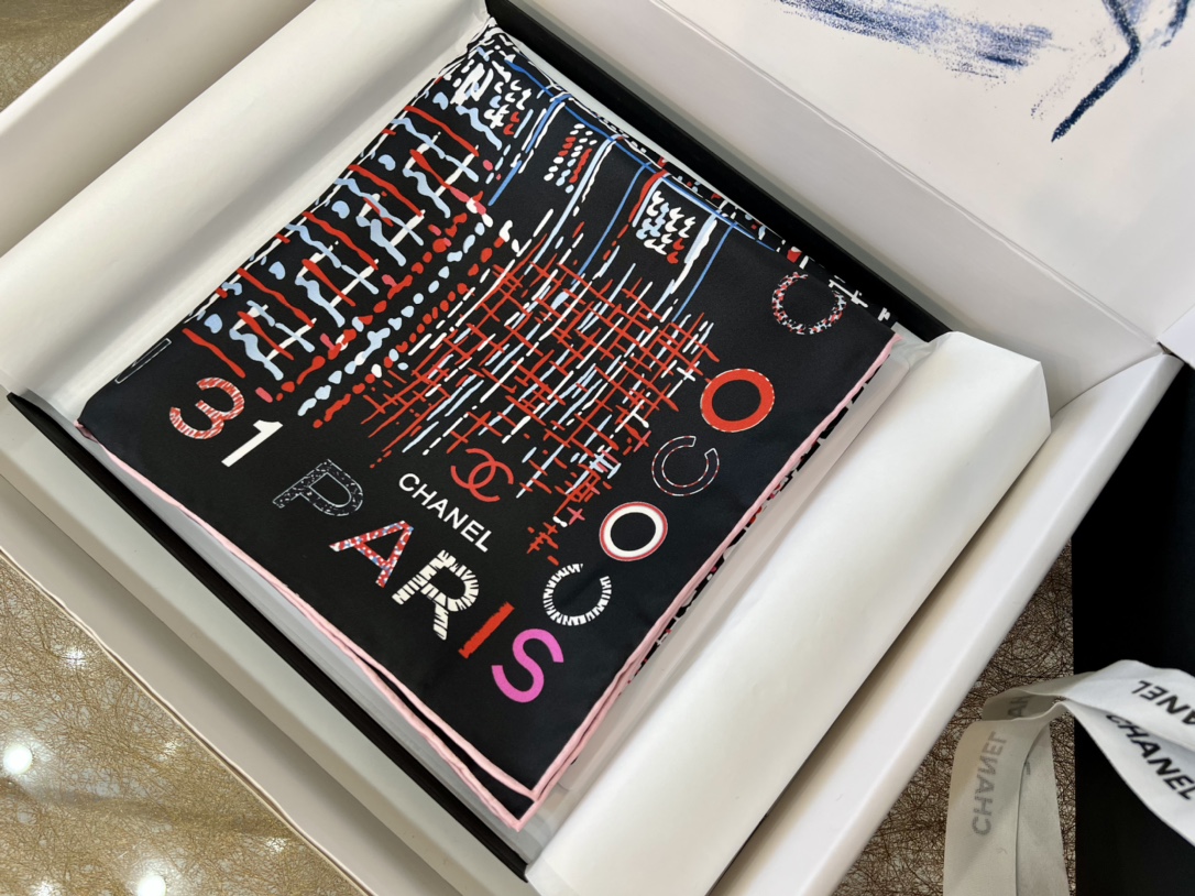 CHANEL香奈儿『小香集』100%真丝围巾