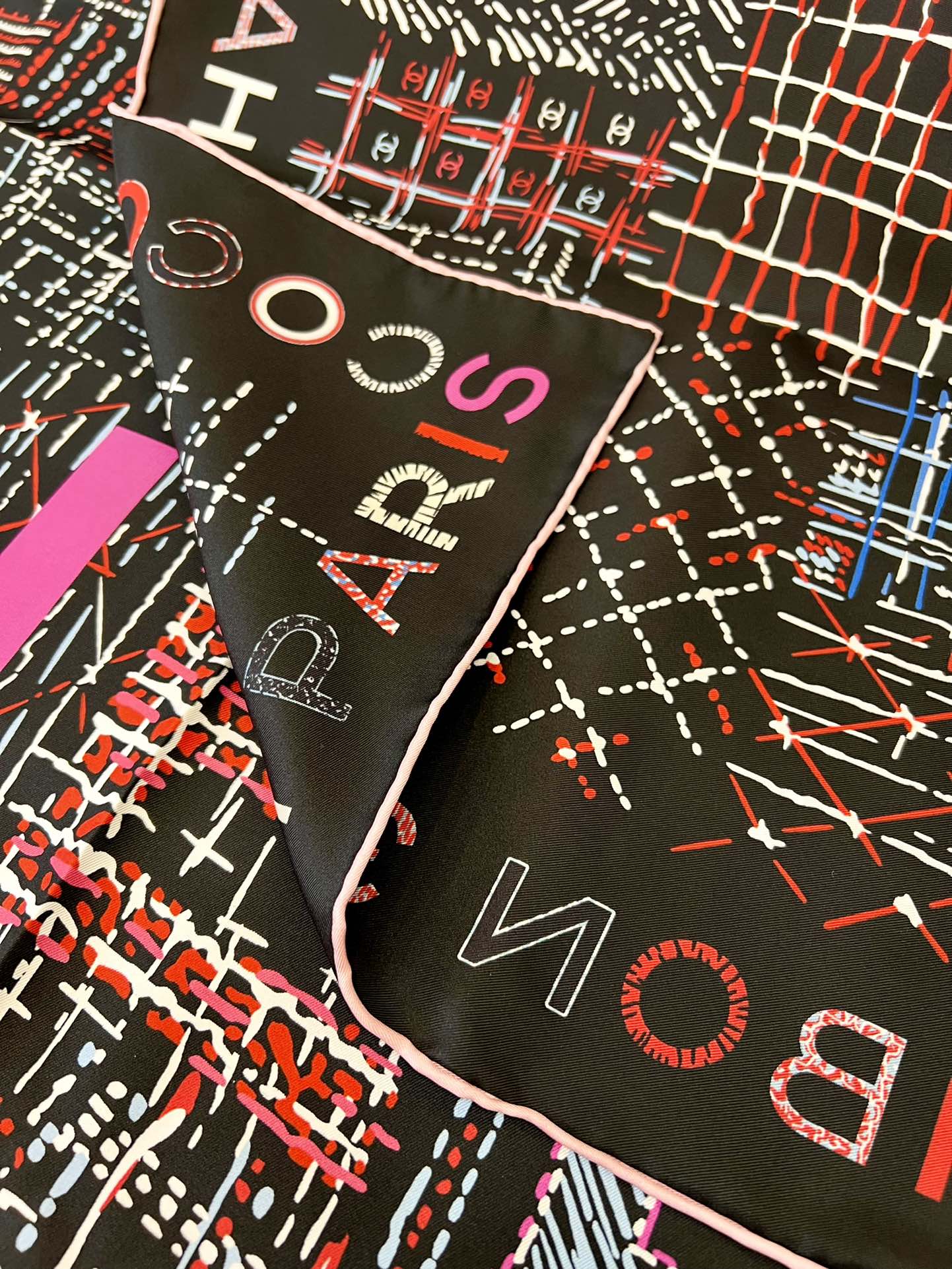 CHANEL香奈儿『小香集』100%真丝围巾