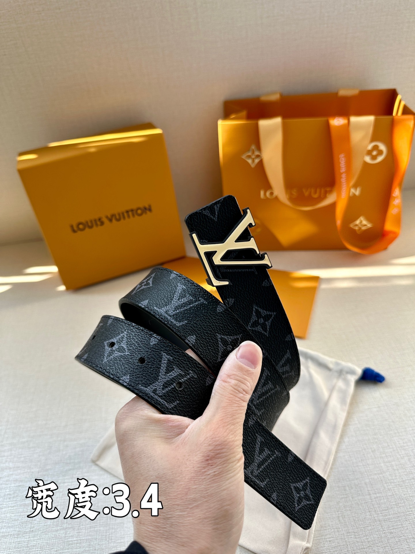 此款LVInitiales34毫米双