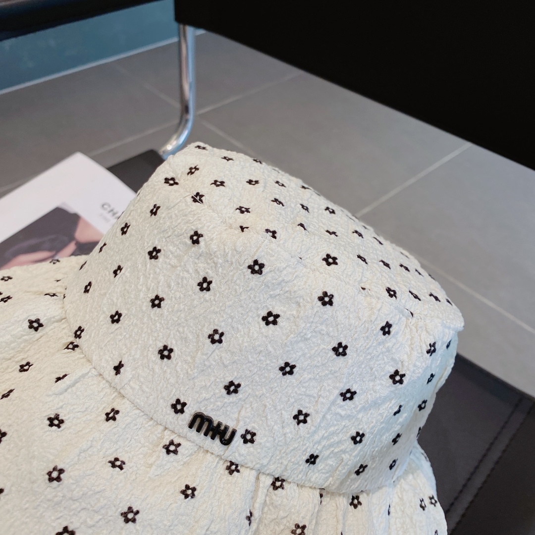 miumiu缪缪小花荷叶边渔夫帽