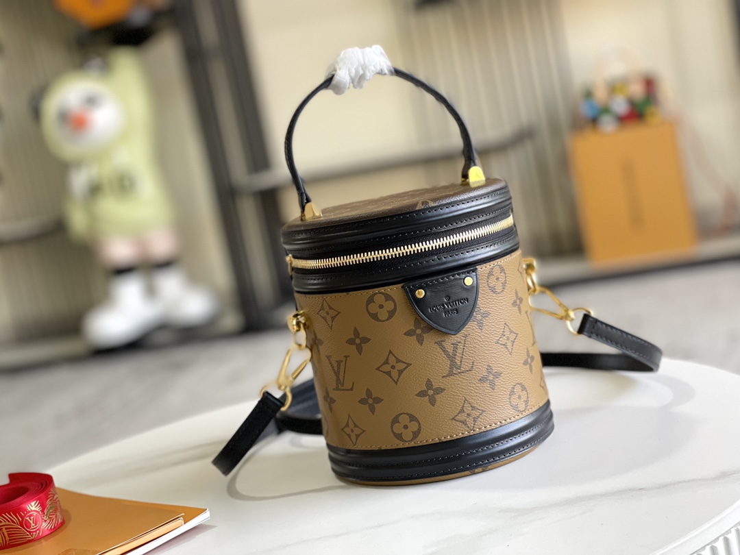 Louis Vuitton Haute Couture Classic Luxury Handbag Shoulder Crossbody 2