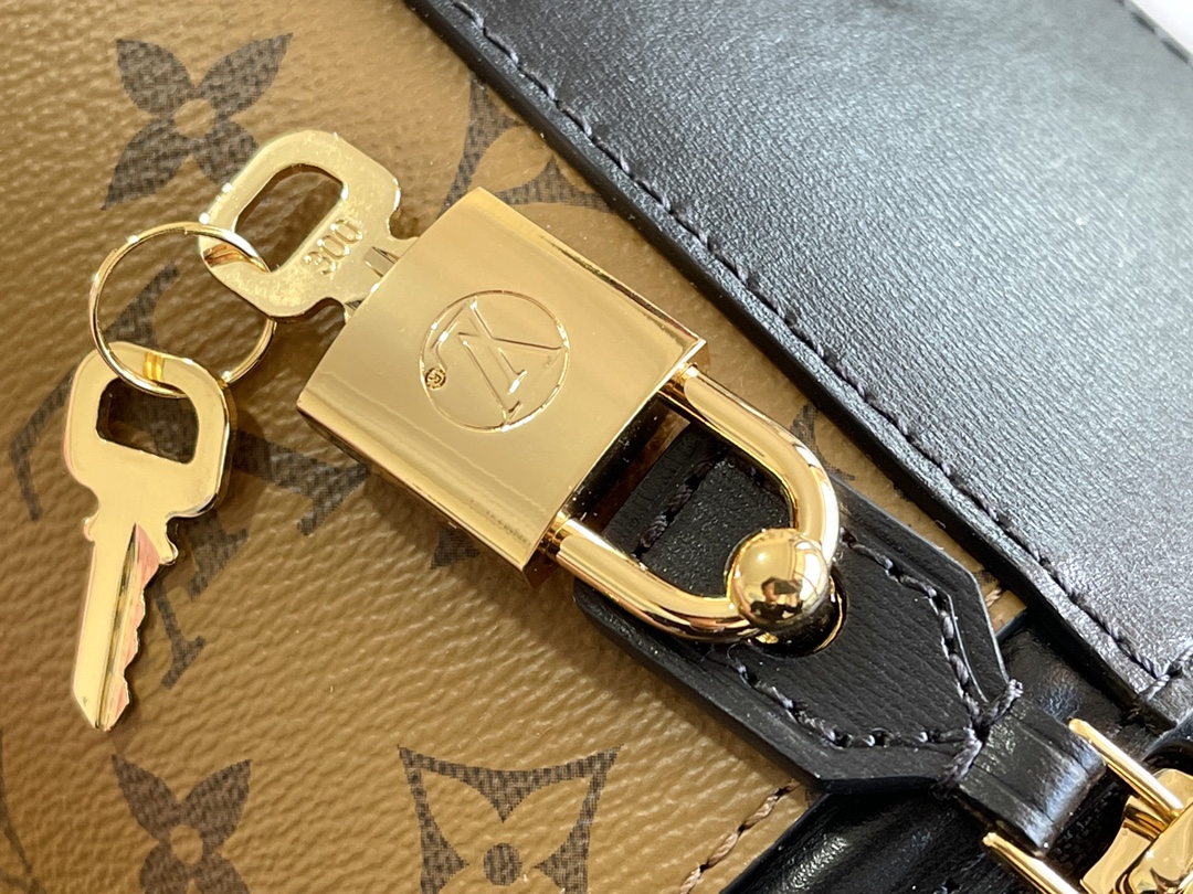 Louis Vuitton Haute Couture Classic Luxury Handbag Shoulder Crossbody 7