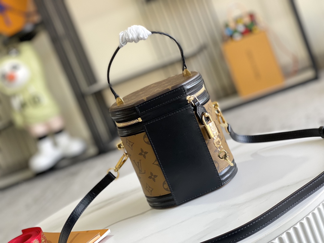 Louis Vuitton Haute Couture Classic Luxury Handbag Shoulder Crossbody 3